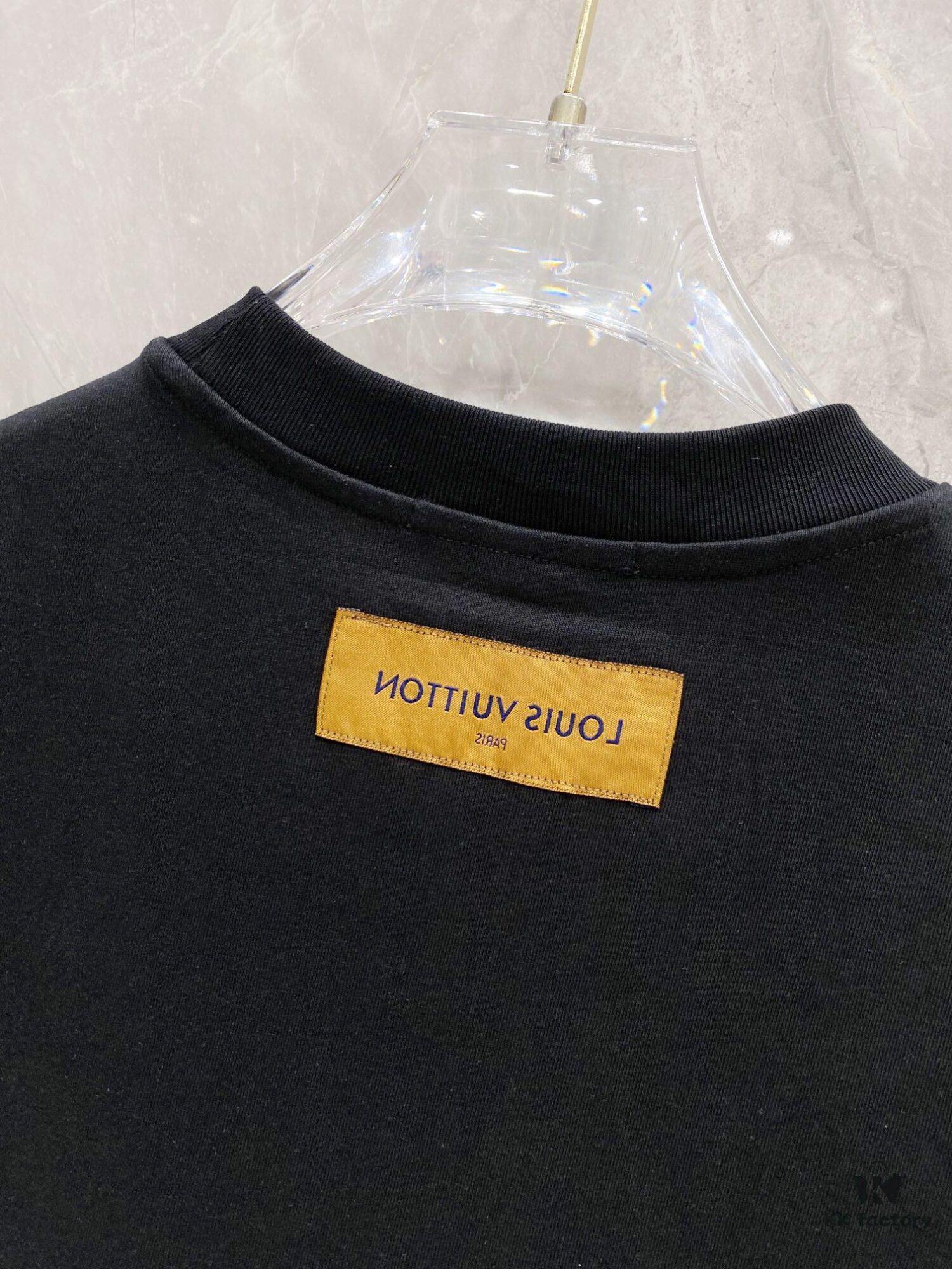 6931105c908475d562cd8f42 1V 25SS Spring Collection New Arrival T-Shirt! 260g High-Grammage Cloud Embroidered Cotton Fabric, Comfortable Wear. Minimalist Design, Fashion-Forward Style. Slightly Loose Fit for Casual Comfort, Suitable for Various Occasions. Whether for Shopping, Gatherings or Leisure Time, This T-Shirt Adds a Touch of Fashion and Personality.