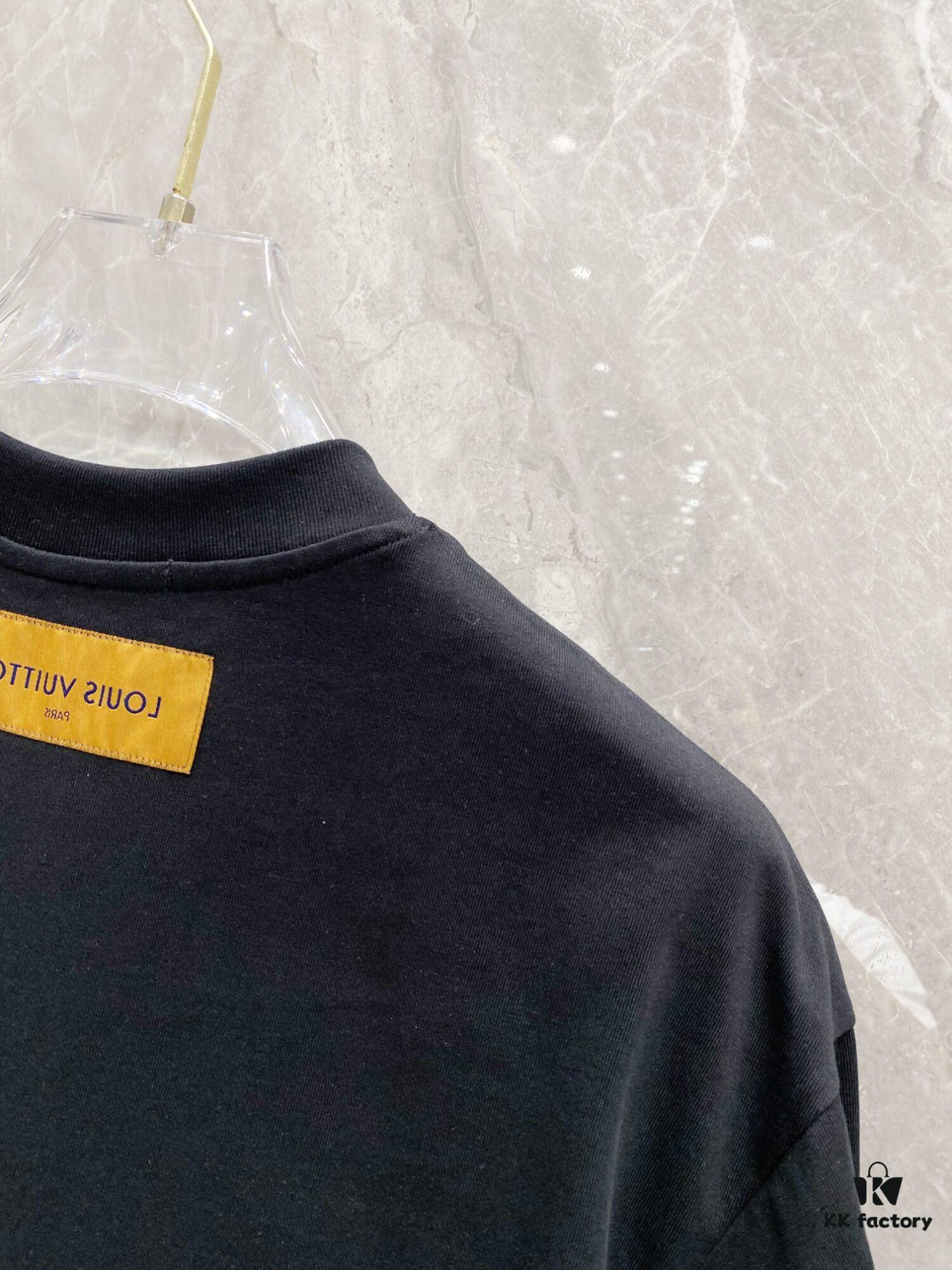 69311173908475d562cd8f56 1V 25SS Spring New Arrival T-Shirt! 260g High-Grammage Pure Cotton Fabric, Comfortable to Wear. Minimalist Design, Fashionable and Trendy. Slightly Loose Fit for Casual Comfort, Suitable for Various Occasions. Whether Shopping, Hanging Out or Relaxing, This T-Shirt Adds a Touch of Style and Personality.