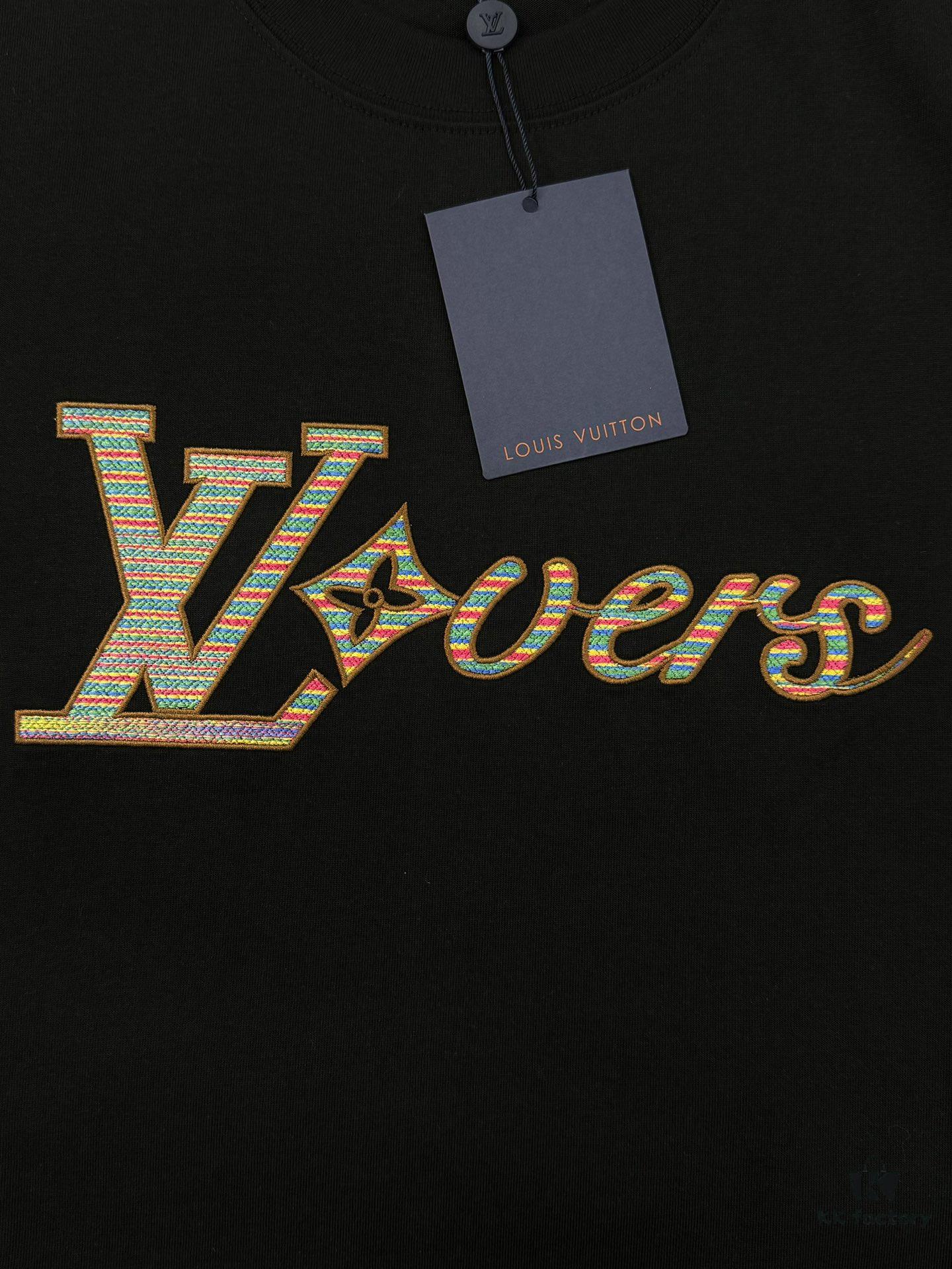 693111cd908475d562cd8f6e Donkey Brand * 2025 New Arrival Unisex T-Shirt! Youthful and Vibrant Color-Blocking Design with Layered Aesthetic – Radiating Positive Energy! Classic Letter Graphics with 3D Embroidery, Fresh Hues, and Layered Craftsmanship. Branded Logo with Premium 260g High-Density Cotton Fabric, Reinforced Neckline Ribbing, and Refined Shoulder Stitching