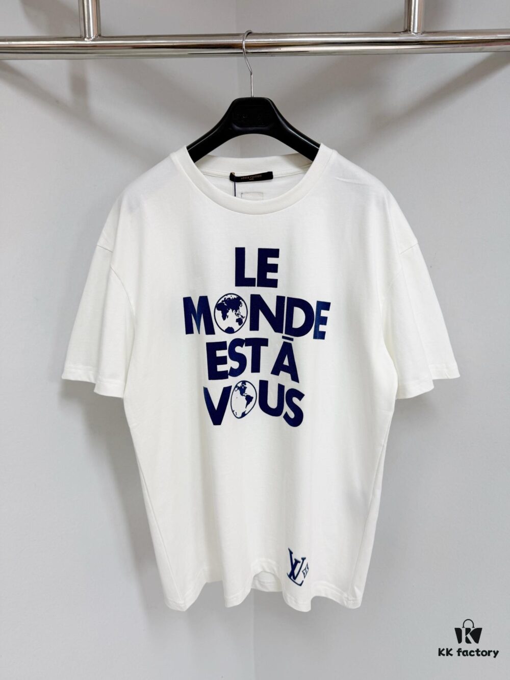 69311494908475d562cd9014 1V 25ss New Cotton T-Shirt Featuring 'Le Monde Est À Vous' on Front