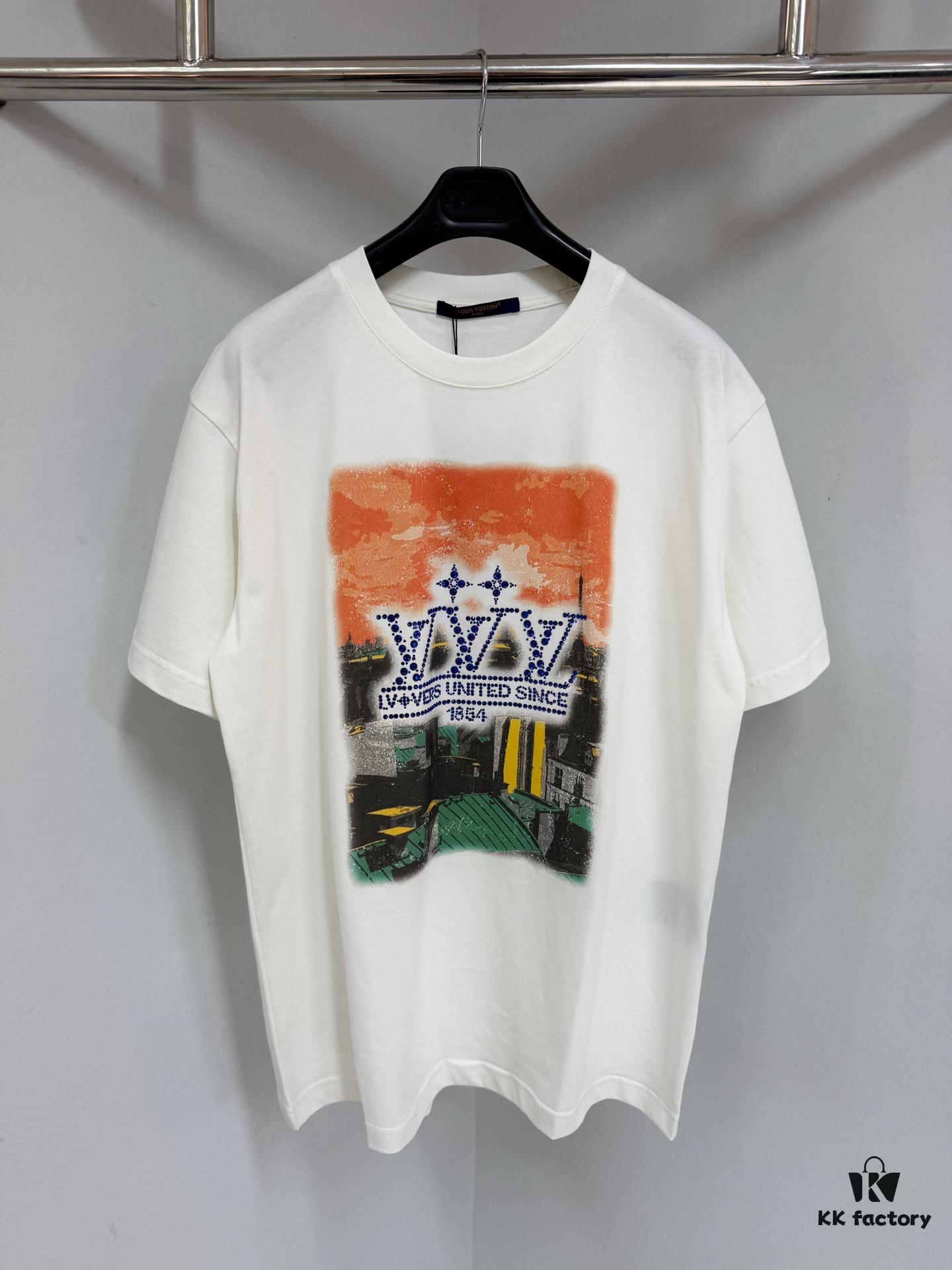 693114e9908475d562cd9022 1V 2025SS Colorful Print Paris Rooftop Rhinestone Signature T-Shirt