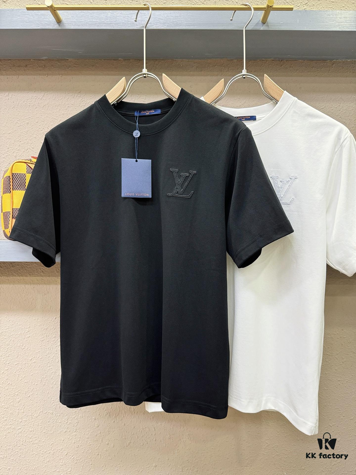 69311657908475d562cd9080 LV 2025 Spring-Summer New Short Sleeve T-Shirt! Runway-Inspired Fashion Casual Tee with Designer Logo – Premium 100% Cotton, Soft and Breathable, Unisex Loose Fit with Slightly Dropped Shoulder and Round Neck