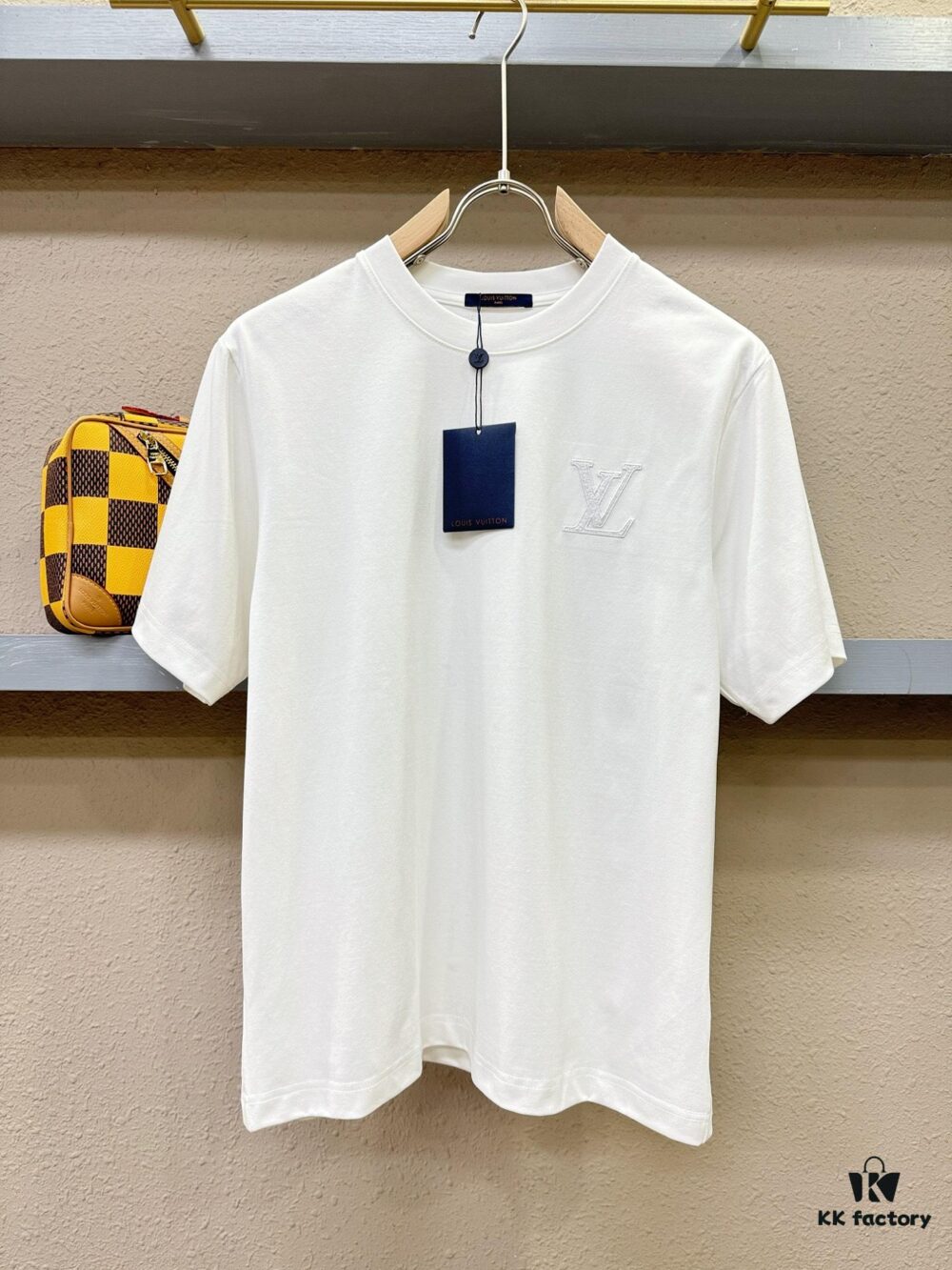 693116ac908475d562cd9087 LV 2025 Spring/Summer New Short Sleeve T-Shirt! Runway-Inspired Fashion Casual Tee with Designer Logo – Premium 100% Cotton, Soft and Breathable, Unisex Loose Fit with Slightly Dropped Shoulder and Round Neck