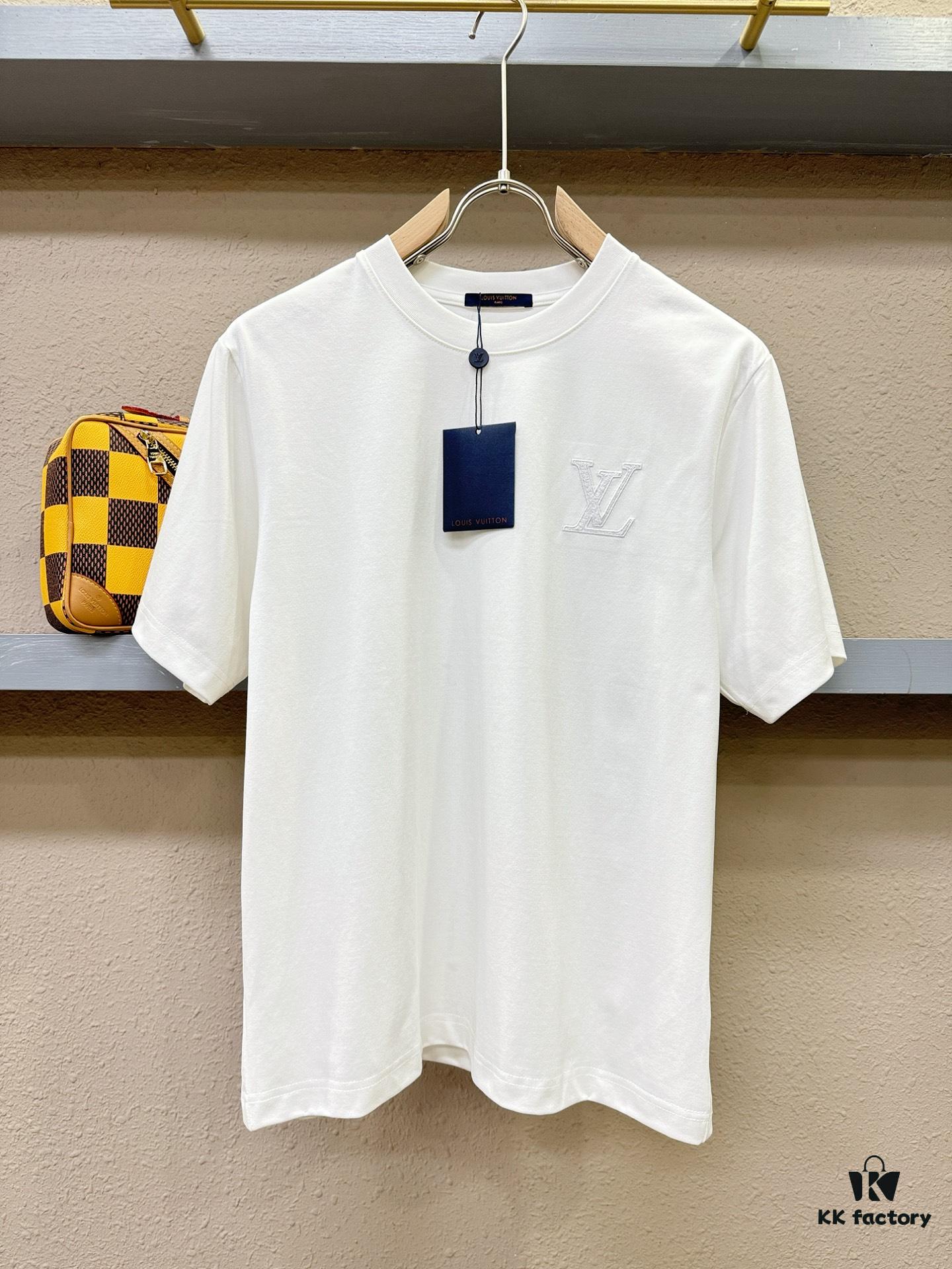 693116ac908475d562cd9087 LV 2025 Spring/Summer New Short Sleeve T-Shirt! Runway-Inspired Fashion Casual Tee with Designer Logo – Premium 100% Cotton, Soft and Breathable, Unisex Loose Fit with Slightly Dropped Shoulder and Round Neck