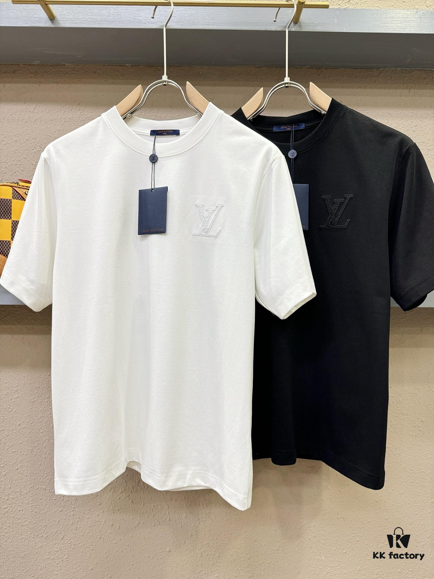 693116b6908475d562cd9088 LV 2025 Spring/Summer New Short Sleeve T-Shirt! Runway-Inspired Fashion Casual Tee with Designer Logo – Premium 100% Cotton, Soft and Breathable, Unisex Loose Fit with Slightly Dropped Shoulder and Round Neck
