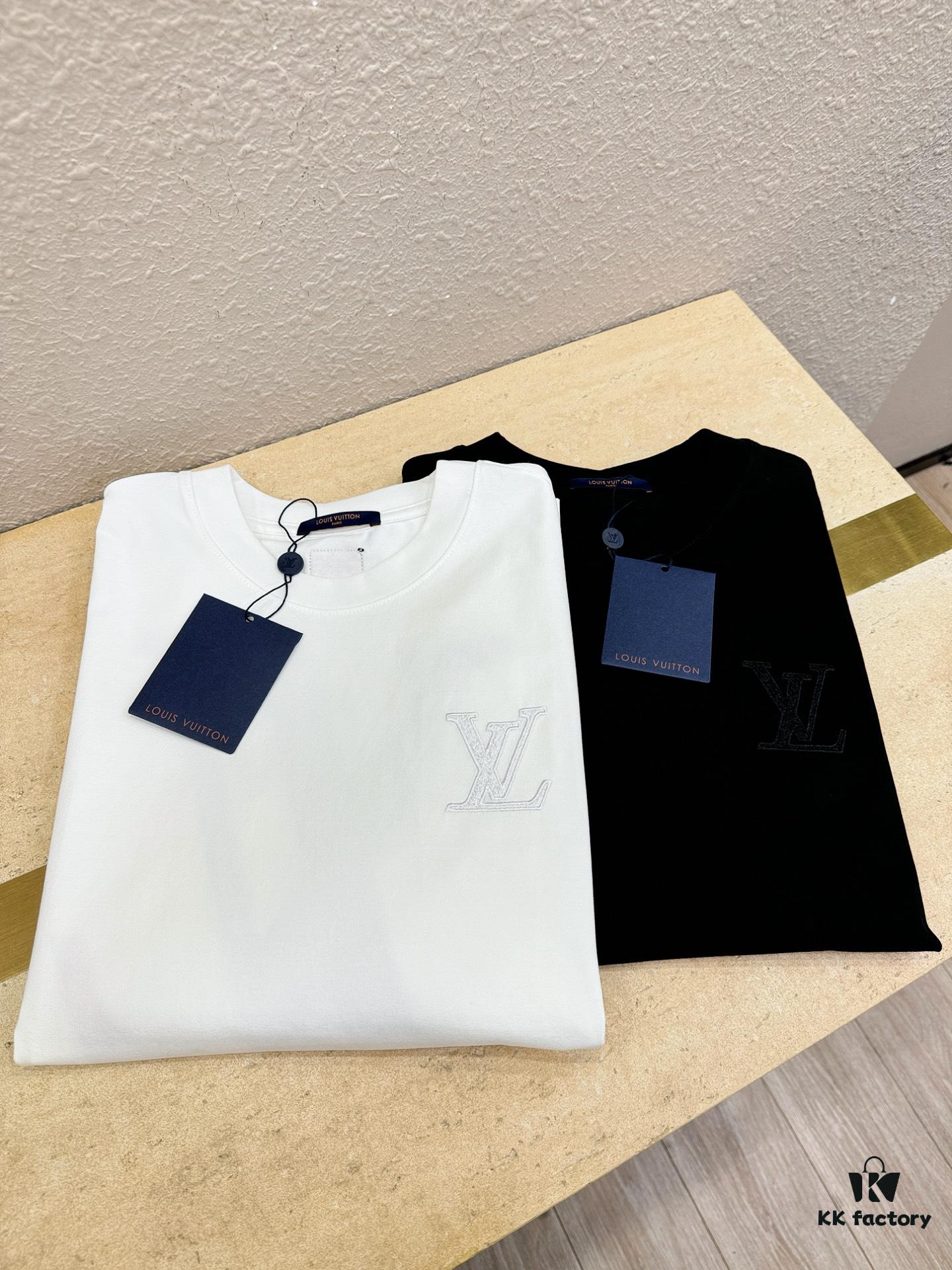 693116be908475d562cd9089 LV 2025 Spring/Summer New Short Sleeve T-Shirt! Runway-Inspired Fashion Casual Tee with Designer Logo – Premium 100% Cotton, Soft and Breathable, Unisex Loose Fit with Slightly Dropped Shoulder and Round Neck