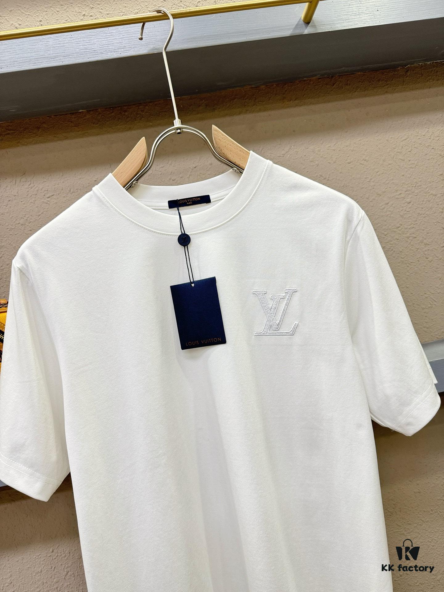 693116c6908475d562cd908a LV 2025 Spring/Summer New Short Sleeve T-Shirt! Runway-Inspired Fashion Casual Tee with Designer Logo – Premium 100% Cotton, Soft and Breathable, Unisex Loose Fit with Slightly Dropped Shoulder and Round Neck