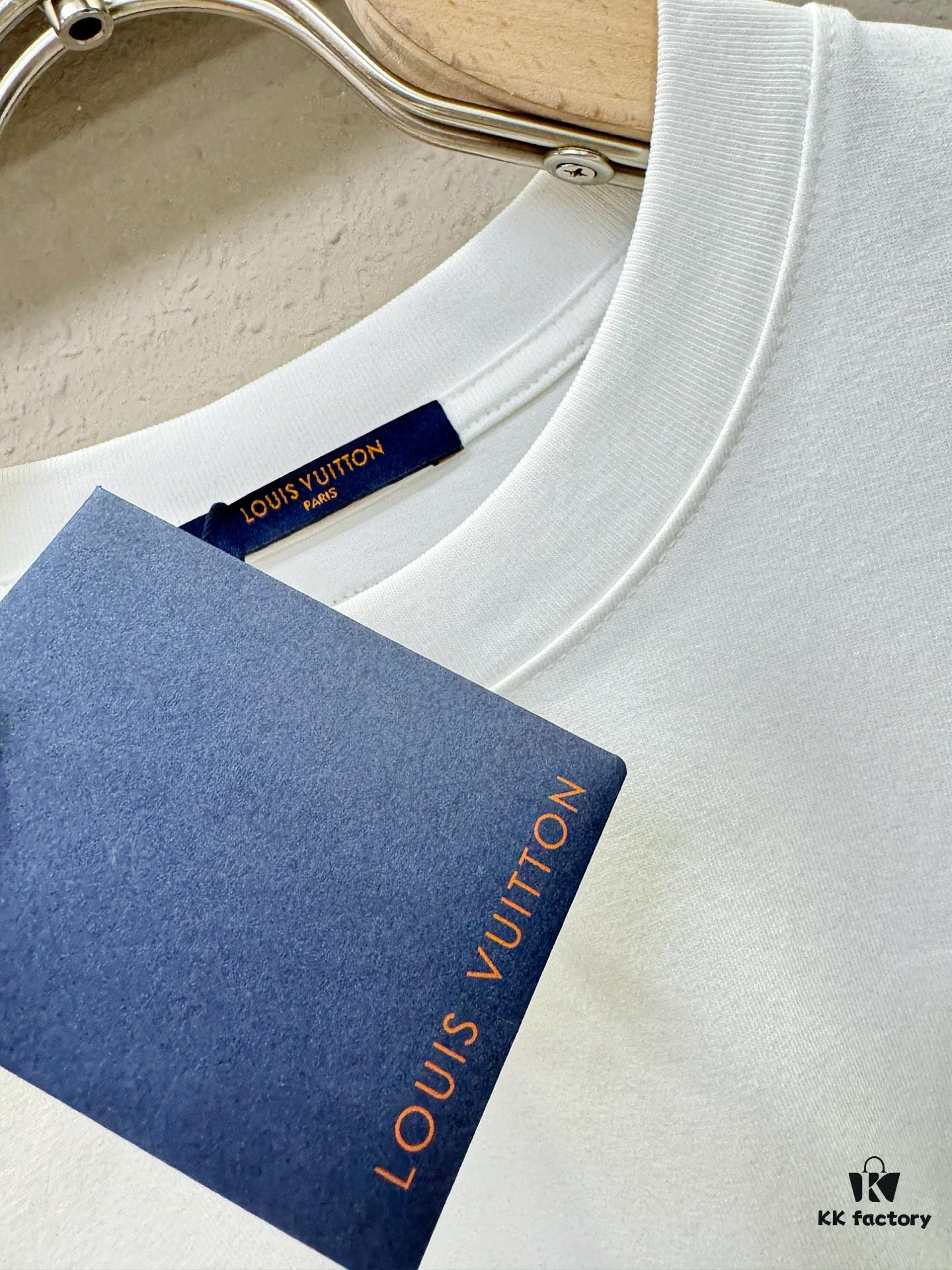 693116ce908475d562cd908c LV 2025 Spring/Summer New Short Sleeve T-Shirt! Runway-Inspired Fashion Casual Tee with Designer Logo – Premium 100% Cotton, Soft and Breathable, Unisex Loose Fit with Slightly Dropped Shoulder and Round Neck
