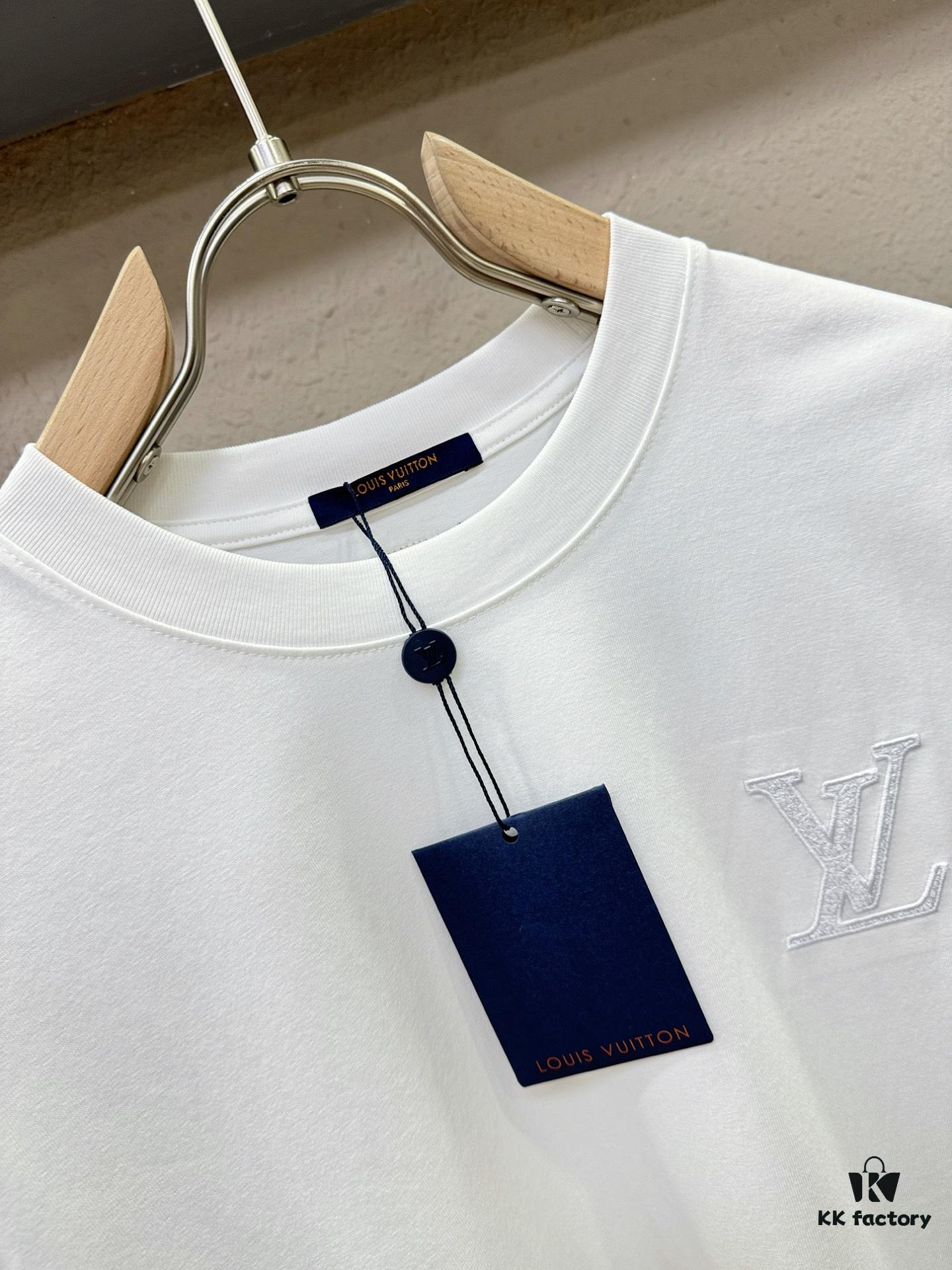 693116d5908475d562cd908d LV 2025 Spring/Summer New Short Sleeve T-Shirt! Runway-Inspired Fashion Casual Tee with Designer Logo – Premium 100% Cotton, Soft and Breathable, Unisex Loose Fit with Slightly Dropped Shoulder and Round Neck