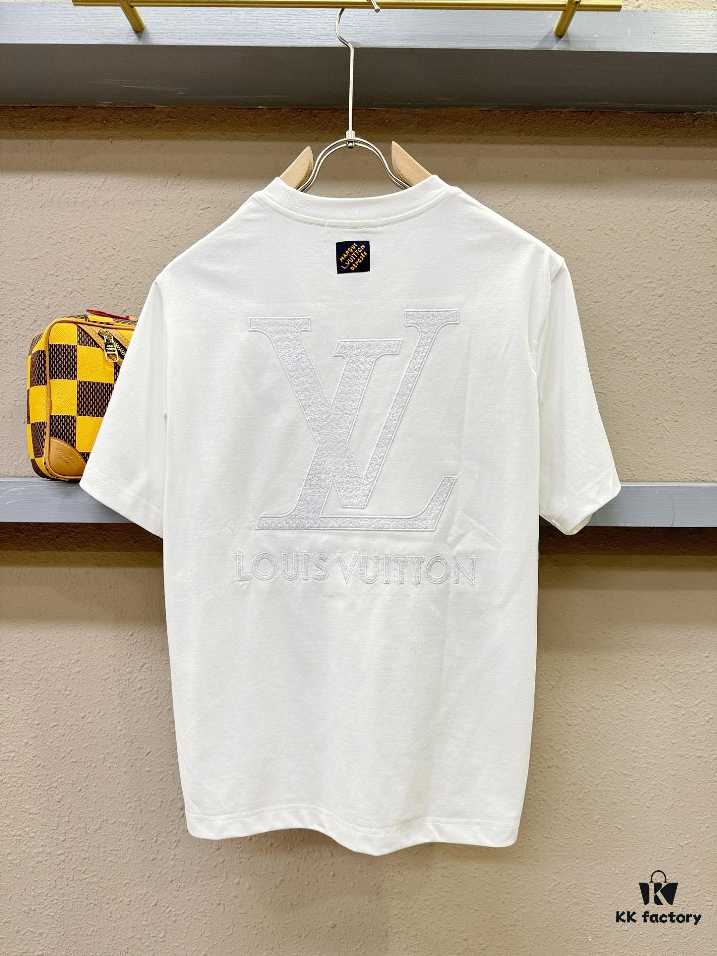 693116df908475d562cd9090 LV 2025 Spring/Summer New Short Sleeve T-Shirt! Runway-Inspired Fashion Casual Tee with Designer Logo – Premium 100% Cotton, Soft and Breathable, Unisex Loose Fit with Slightly Dropped Shoulder and Round Neck