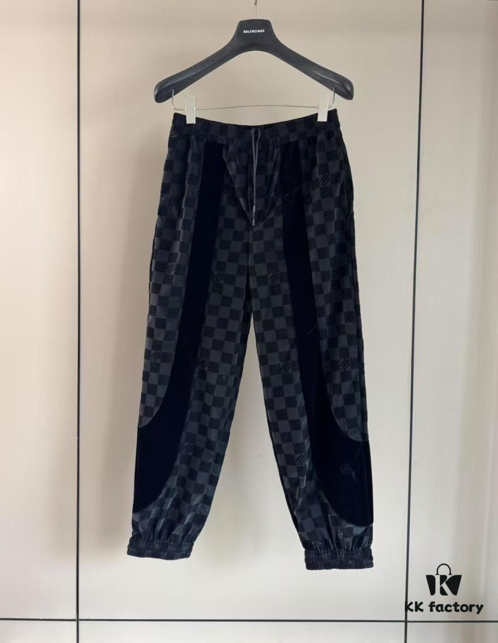 693117ba908475d562cd90c4 1V 2025SS Early Spring New Arrival, Pharrell's 1V Universe, Velvet Monogram Checkerboard Pattern