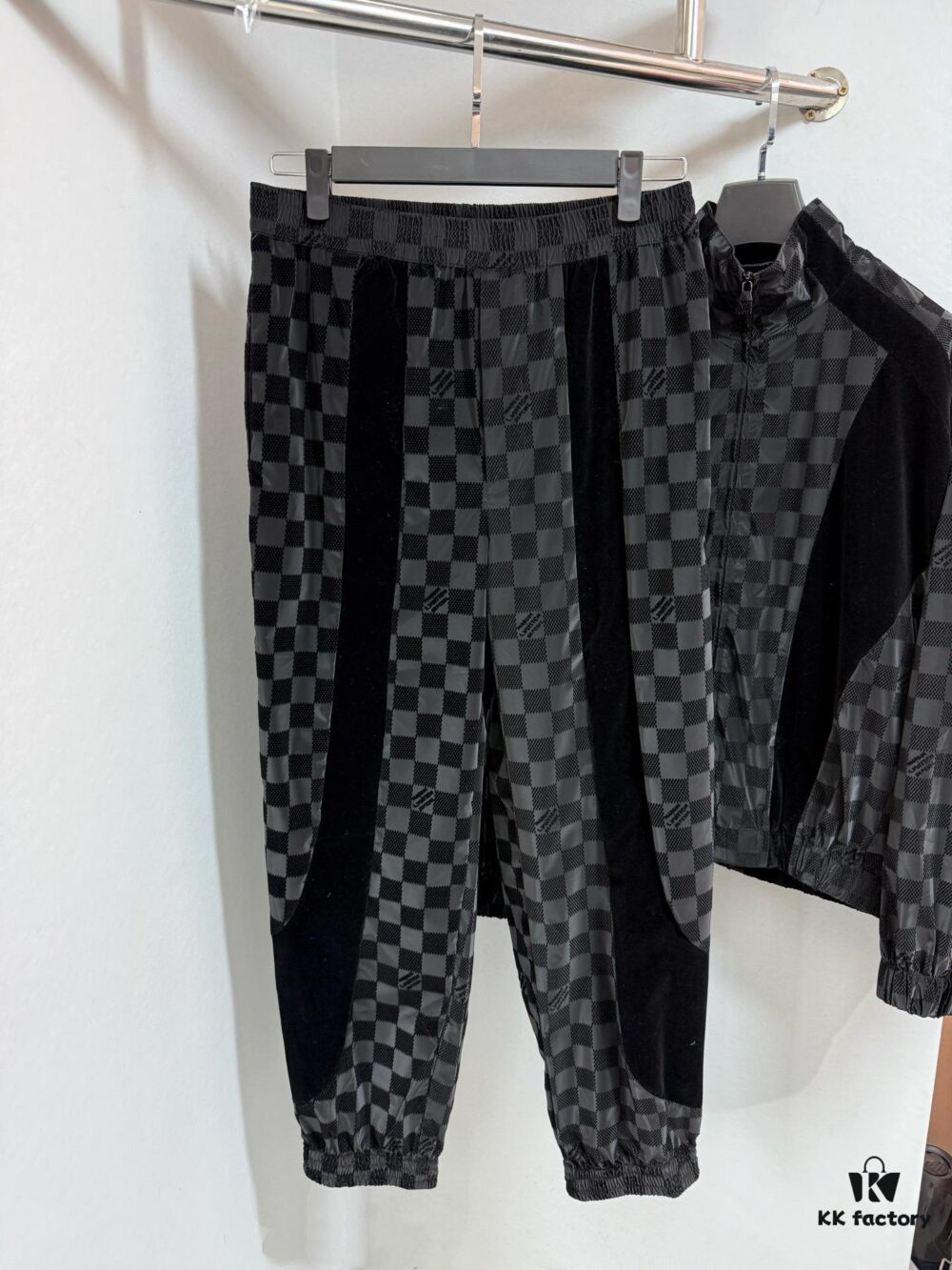 693117d5908475d562cd90cc 1V 25ss New Arrival Track Pants Crafted from Lustrous Technical Fabric, Showcasing the 2025 Spring-Summer Runway Trend. Flocked Matte Damier Pattern Features the Marque L.Vuitton Déposée Logo, with Velvet Trims Adding Textural Depth, Perfectly Paired with Matching Top for a Sharp, Cohesive Look