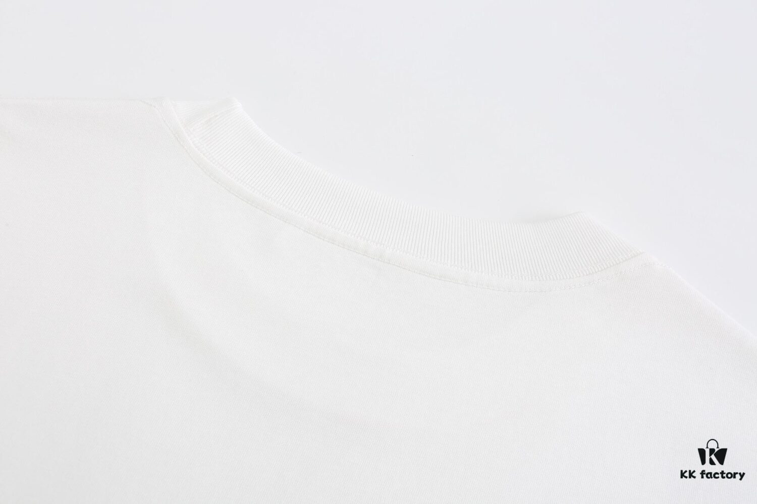 69311a0d908475d562cd9168 Luxury Quality LV Louis 2025 Fall Spring Collection Snake Year Logo T-Shirt, Distinct from Regular Printing, Custom Woven 270G 32-Count Double-Yarn Pure Cotton Fabric, Loose Fit Unisex Design