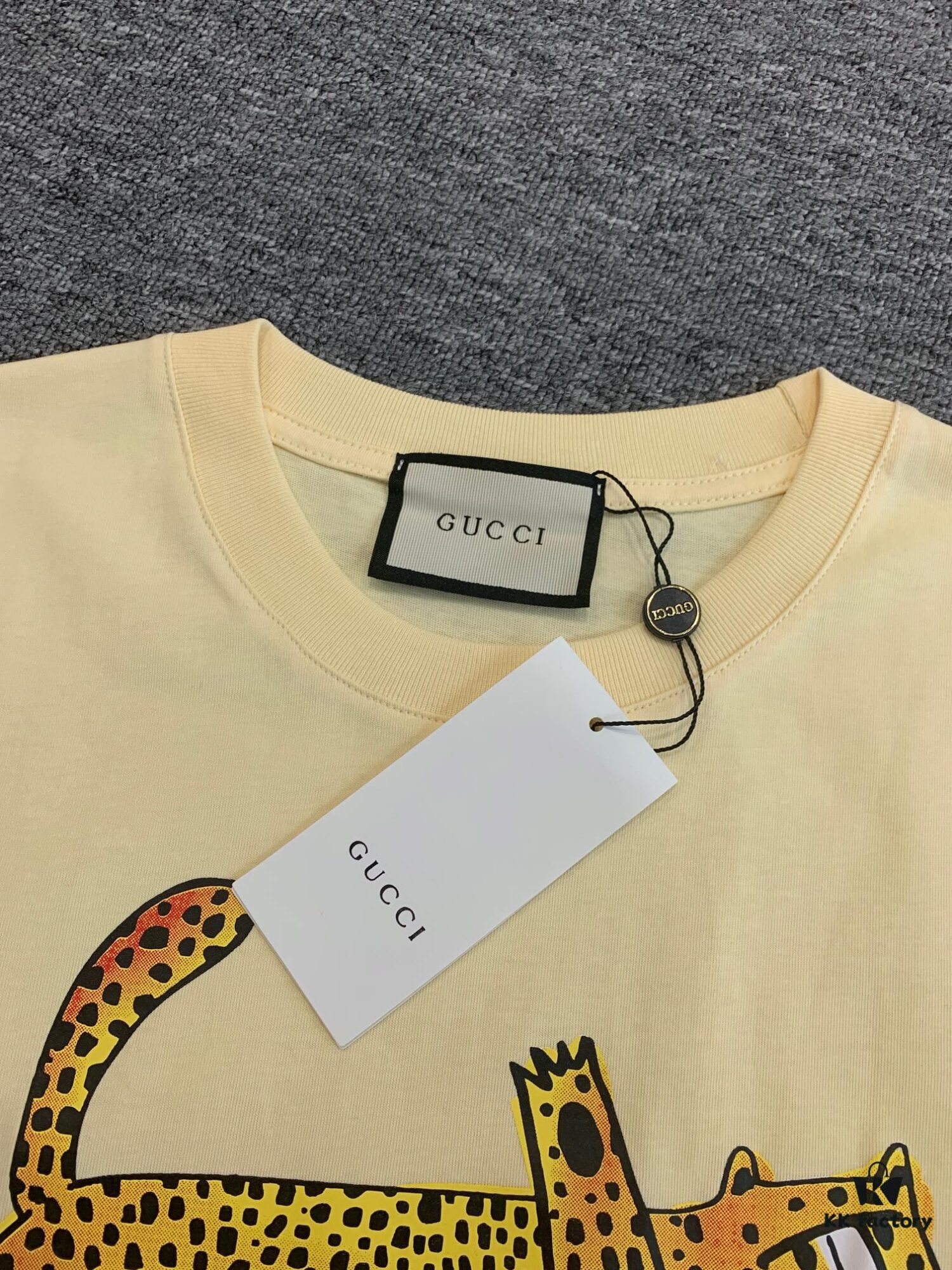 69311c87908475d562cd9221 New GUCCI 2024 Leopard Print Letter Short Sleeve T-Shirt in Beige, Paw Design, Unisex Couples Style