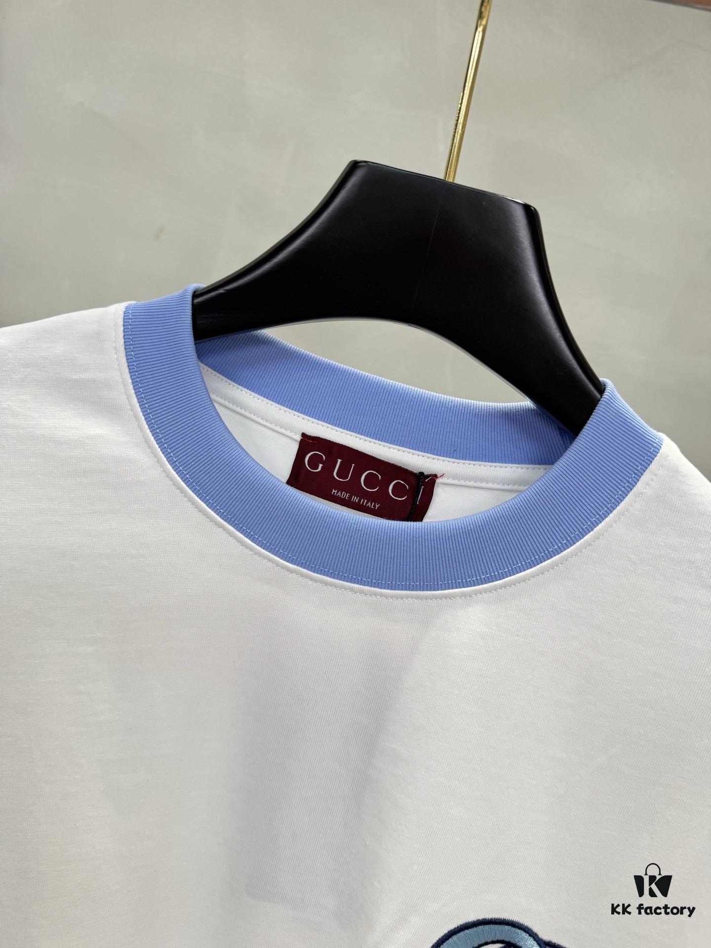 69311fb5908475d562cd92e8 GUCCI 25SS New Arrival Round Neck T-Shirt! Custom GG 3D Embroidery Craftsmanship, Ribbed Blue Trims on Neck and Cuffs for a Youthful Look, Fashionable Color Matching, Stylish and Vibrant Overall Appearance. Made from 260g High-Quality Cotton for Exceptional Comfort and Soft, Premium Texture. Colors: Black, White. European Size: S, M, L, XL (Recommended Size M for Height 175cm / Weight 70kg)