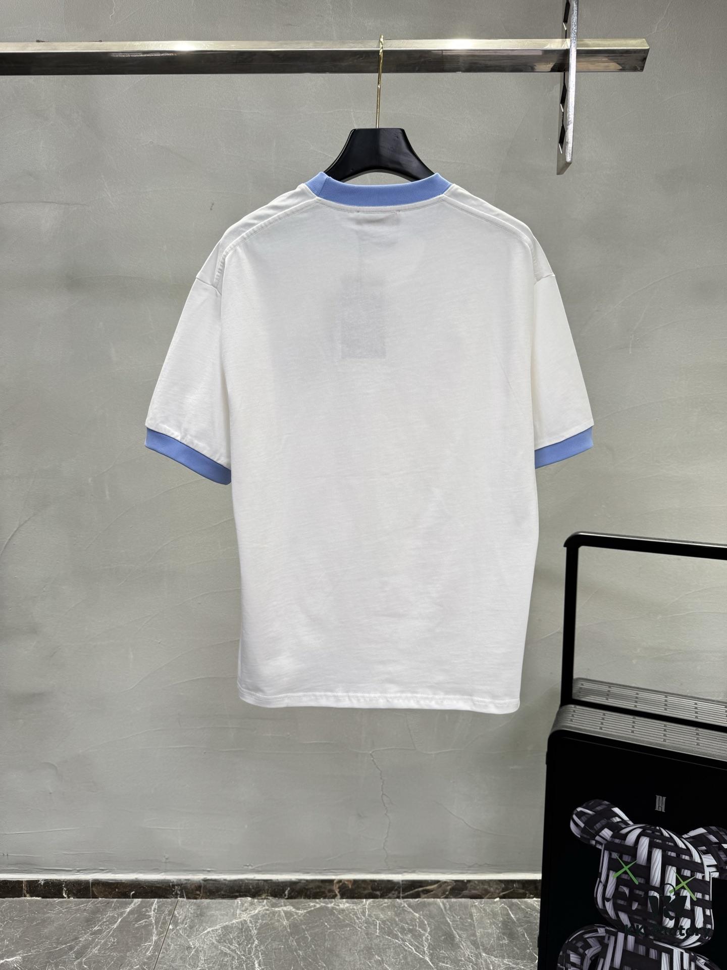 69311fbf908475d562cd92ec GUCCI 25SS New Arrival Round Neck T-Shirt! Custom GG 3D Embroidery Craftsmanship, Ribbed Blue Trims on Neck and Cuffs for a Youthful Look, Fashionable Color Matching, Stylish and Vibrant Overall Appearance. Made from 260g High-Quality Cotton for Exceptional Comfort and Soft, Premium Texture. Colors: Black, White. European Size: S, M, L, XL (Recommended Size M for Height 175cm / Weight 70kg)