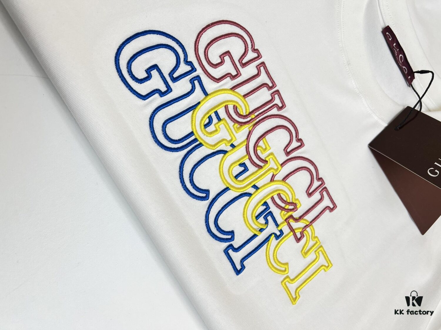 GUCC 25SS Spring/Summer T-Shirt! Black and White Printed Crew Neck Short Sleeve Tee!