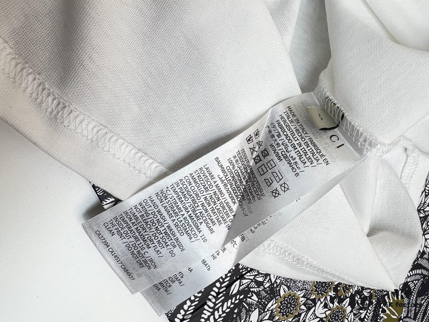 GUCC 25SS Spring/Summer T-Shirt! Black and White Printed Crew Neck Short Sleeve Tee!