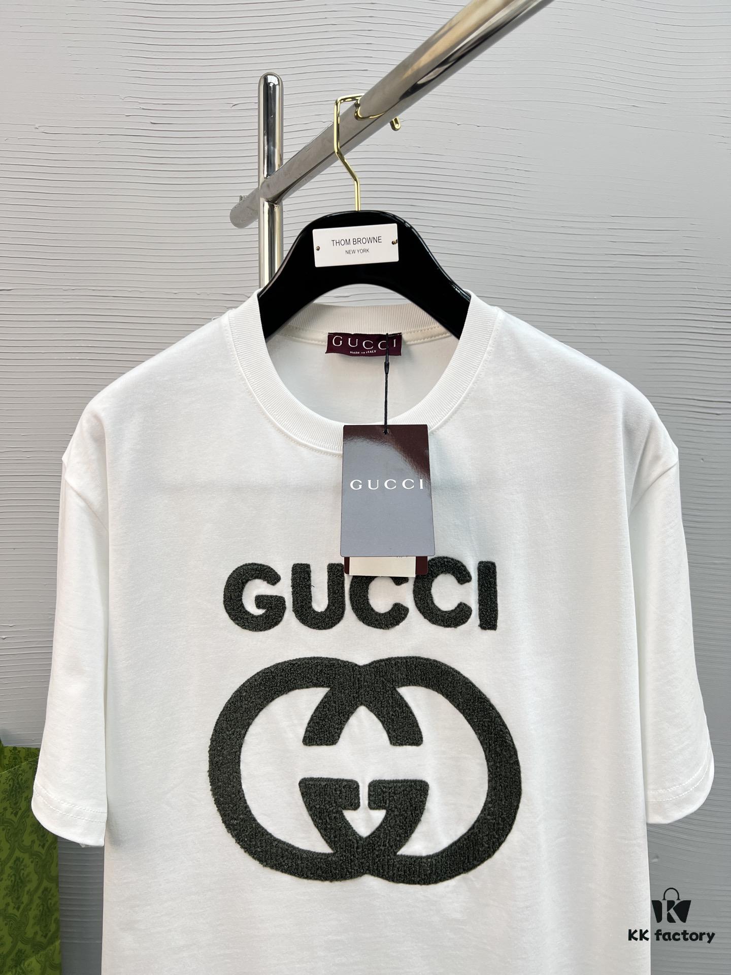 69312015908475d562cd930b High-Quality GUCCI 25SS New Arrival Classic Color T-Shirt!! Featuring a vibrant and youthful design from the latest Teddy Bear collection, crafted with premium printing techniques for strong three-dimensional color transitions. Made from selected 280g pure cotton fabric—soft, comfortable, and perfect for spring and summer. Pairs effortlessly with jeans, chinos, or shorts, making it a versatile wardrobe staple.