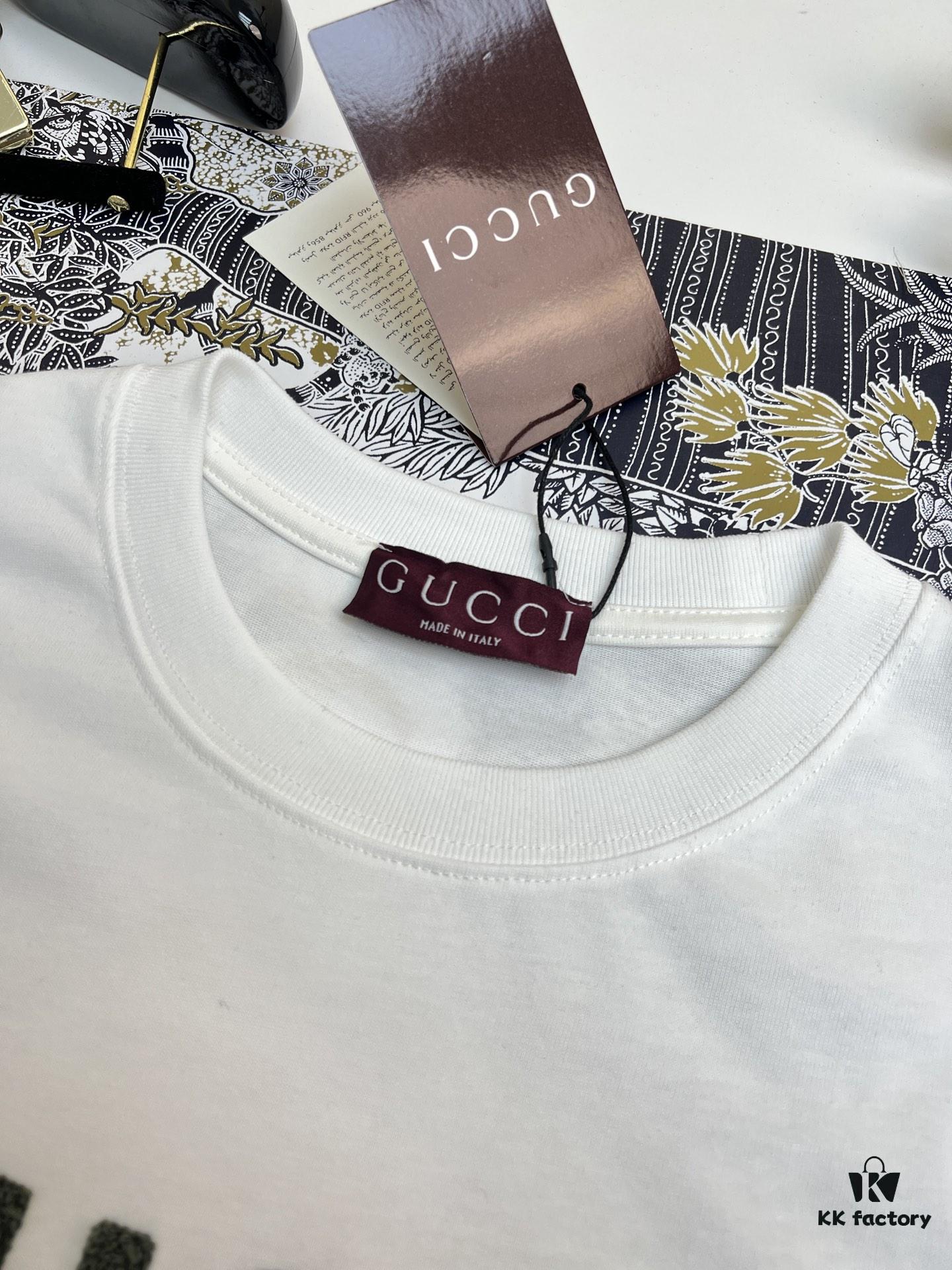 69312021908475d562cd930e High-Quality GUCCI 25SS New Arrival Classic Color T-Shirt!! Featuring a vibrant and youthful design from the latest Teddy Bear collection, crafted with premium printing techniques for strong three-dimensional color transitions. Made from selected 280g pure cotton fabric—soft, comfortable, and perfect for spring and summer. Pairs effortlessly with jeans, chinos, or shorts, making it a versatile wardrobe staple.