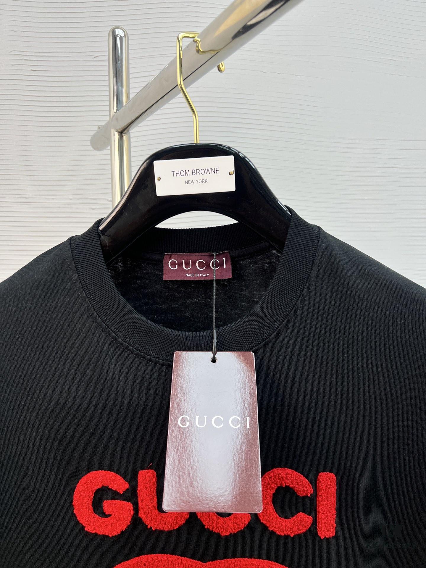 69312037908475d562cd9313 High-Quality GUCCI 25SS Classic Color T-Shirt New Arrival! Featuring a vibrant and youthful design with the latest seasonal Teddy Bear series, crafted with premium-grade printing techniques for strong three-dimensional color transitions. Made from selected 280g pure cotton fabric—soft, comfortable, and perfect for spring and summer. Pairs effortlessly with jeans, chinos, or shorts as a versatile wardrobe staple.