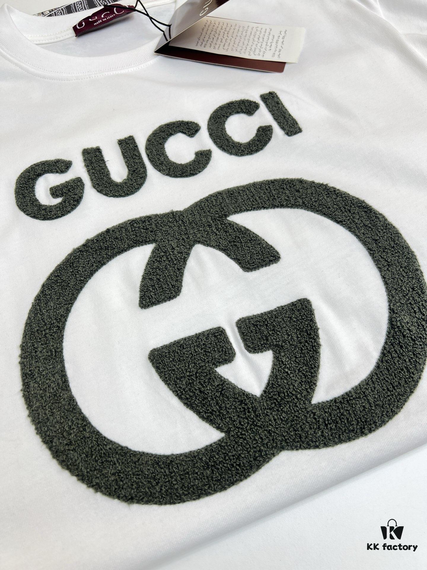 69312052908475d562cd931b High-Quality GUCCI 25SS New Arrival Classic Color T-Shirt!! Featuring a vibrant and youthful design from the latest Teddy Bear collection, crafted with premium printing techniques for strong three-dimensional color transitions. Made from selected 280g pure cotton fabric—soft, comfortable, and perfect for spring and summer. Pairs effortlessly with jeans, chinos, or shorts, making it a versatile wardrobe staple.