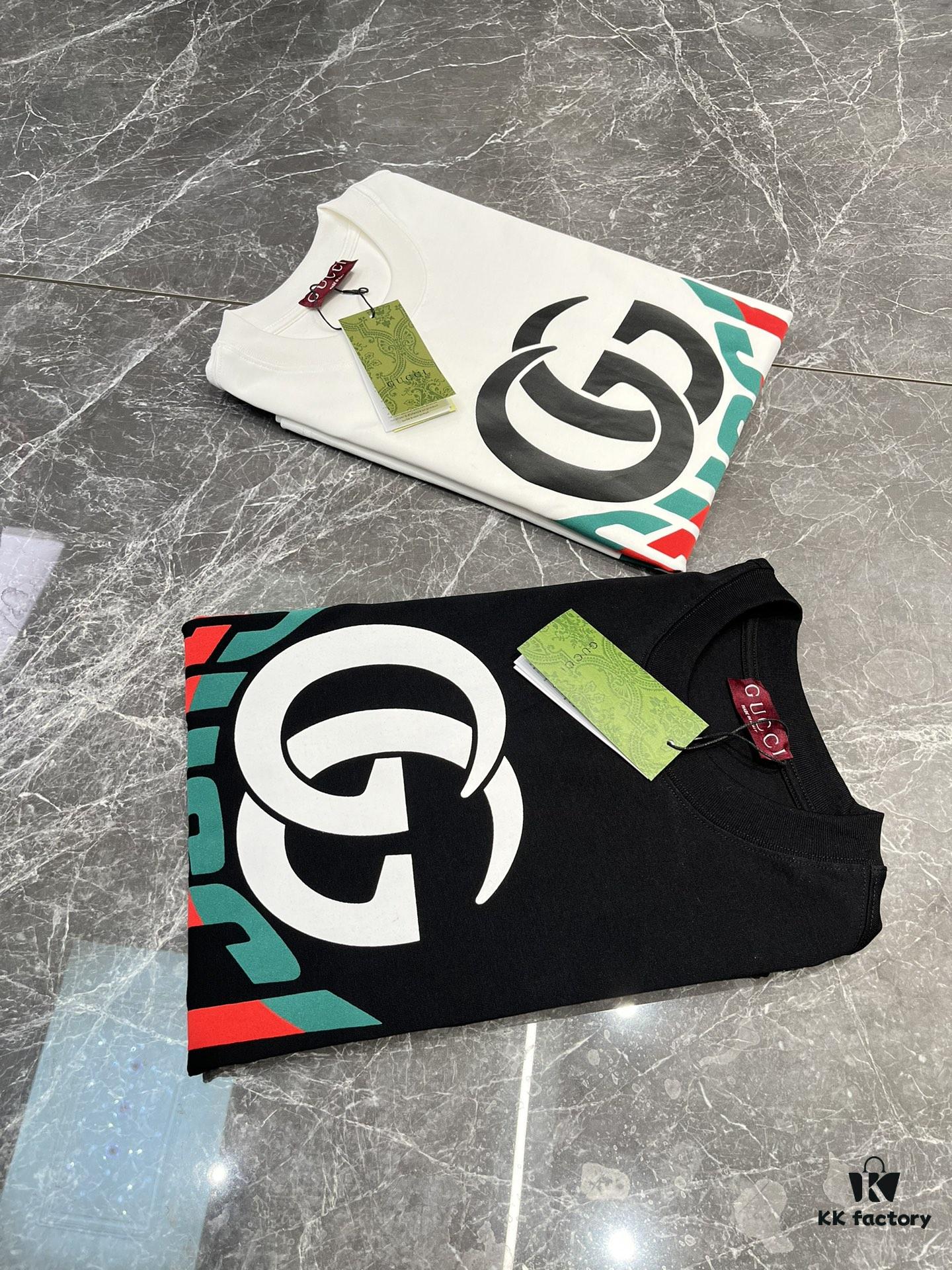 69312276908475d562cd93d0 GUCCI Streetwear 25S New Round Neck T-Shirt, Unisex Design – Essential for Trendsetters! Featuring Custom Brand Graphic Heat Transfer on Chest, Classic Colorways with Stylish Appeal, Youthful and Vibrant Overall Look. Crafted from 260g High-Quality Cotton for Exceptional Comfort and Soft, Premium Touch. Complete with Triple Labels. Colors: Black, White. European Size: S–XL (Recommended Size M for Height 175cm / Weight 70kg)