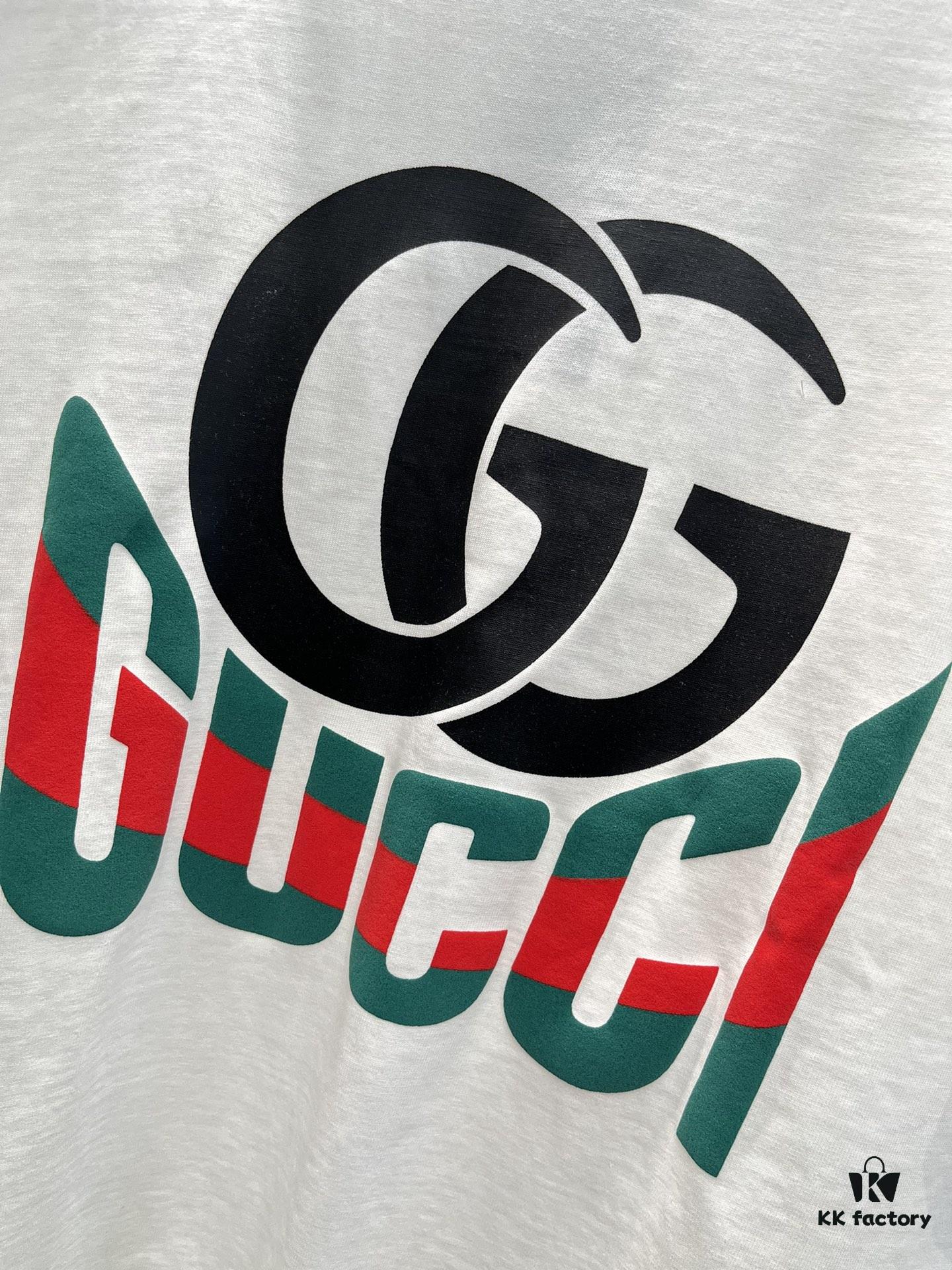 69312287908475d562cd93d6 GUCCI Streetwear 25S New Round Neck T-Shirt, Unisex Design – Essential for Trendsetters! Featuring Custom Brand Graphic Heat Transfer on Chest, Classic Colorways with Stylish Appeal, Youthful and Vibrant Overall Look. Crafted from 260g High-Quality Cotton for Exceptional Comfort and Soft, Premium Touch. Complete with Triple Labels. Colors: Black, White. European Size: S–XL (Recommended Size M for Height 175cm / Weight 70kg)