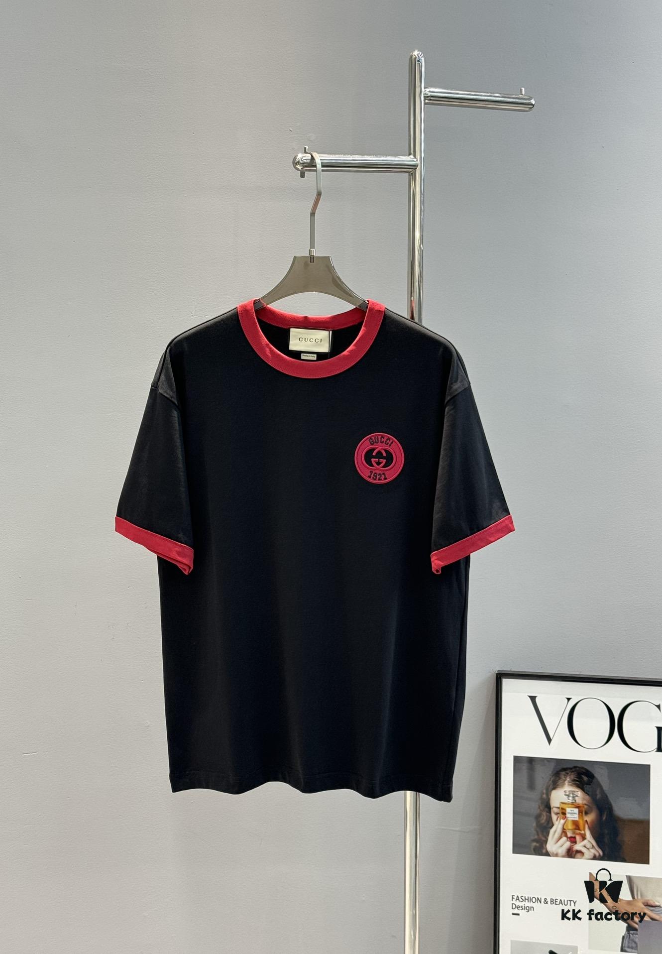 69312343908475d562cd93fa GUCC*25s New Arrival Streetwear T-Shirt, Unisex Design, This Season's Must-Have Style in Gucci's Trend Color – Burgundy Accents on Collar and Cuffs Matching Logo, 3D Embroidered Chest Logo with Unique Visual Impact, Premium 260g Pure Cotton Fabric for Soft, Comfortable, and Structured Fit, Full Branding Details Included. Colors: Black, White. European Size: S–XL (Recommended Size M for Height 175cm / Weight 72.5kg)
