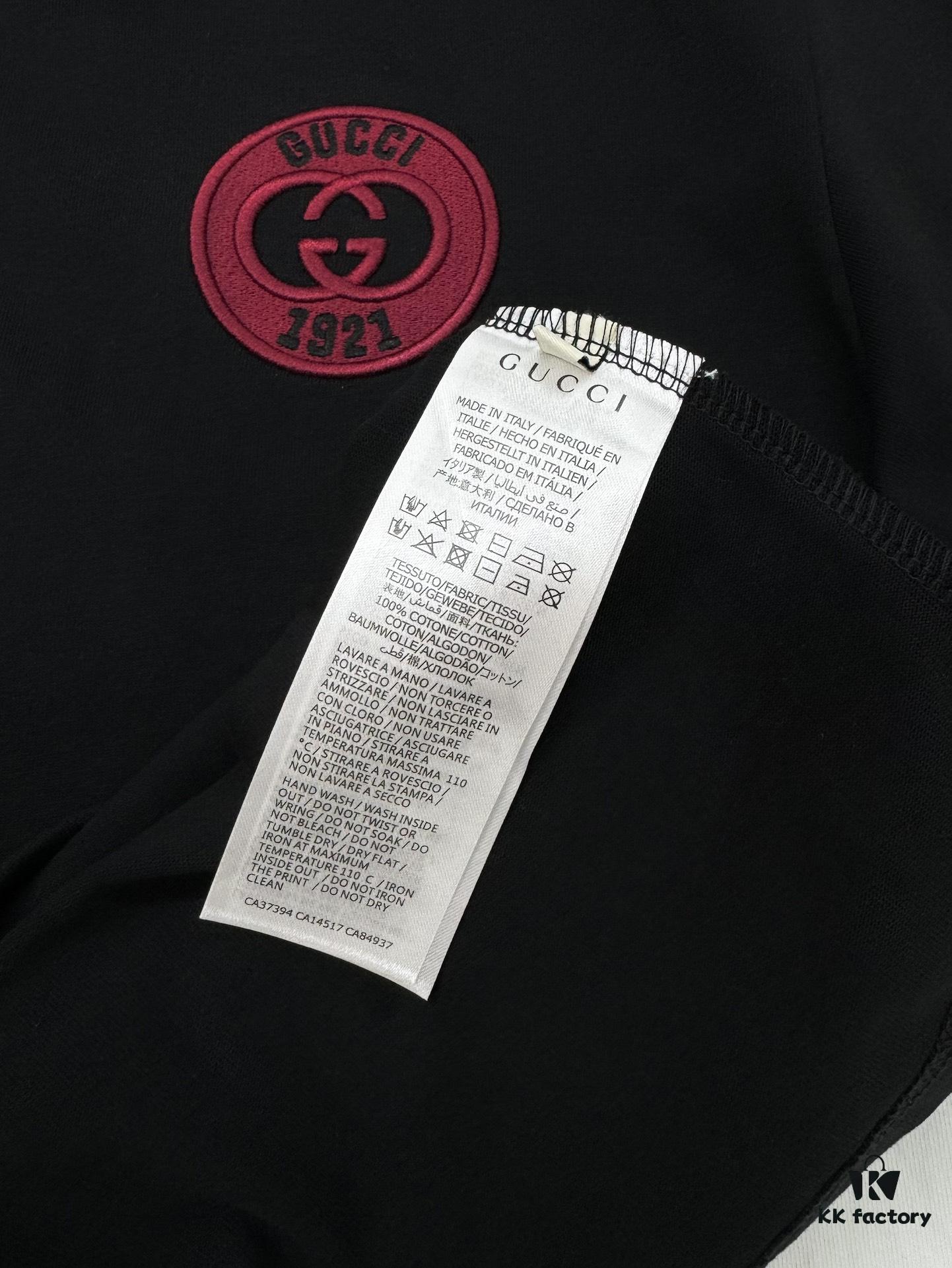 69312351908475d562cd93ff GUCC*25s New Arrival Streetwear T-Shirt, Unisex Design, This Season's Must-Have Style in Gucci's Trend Color – Burgundy Accents on Collar and Cuffs Matching Logo, 3D Embroidered Chest Logo with Unique Visual Impact, Premium 260g Pure Cotton Fabric for Soft, Comfortable, and Structured Fit, Full Branding Details Included. Colors: Black, White. European Size: S–XL (Recommended Size M for Height 175cm / Weight 72.5kg)