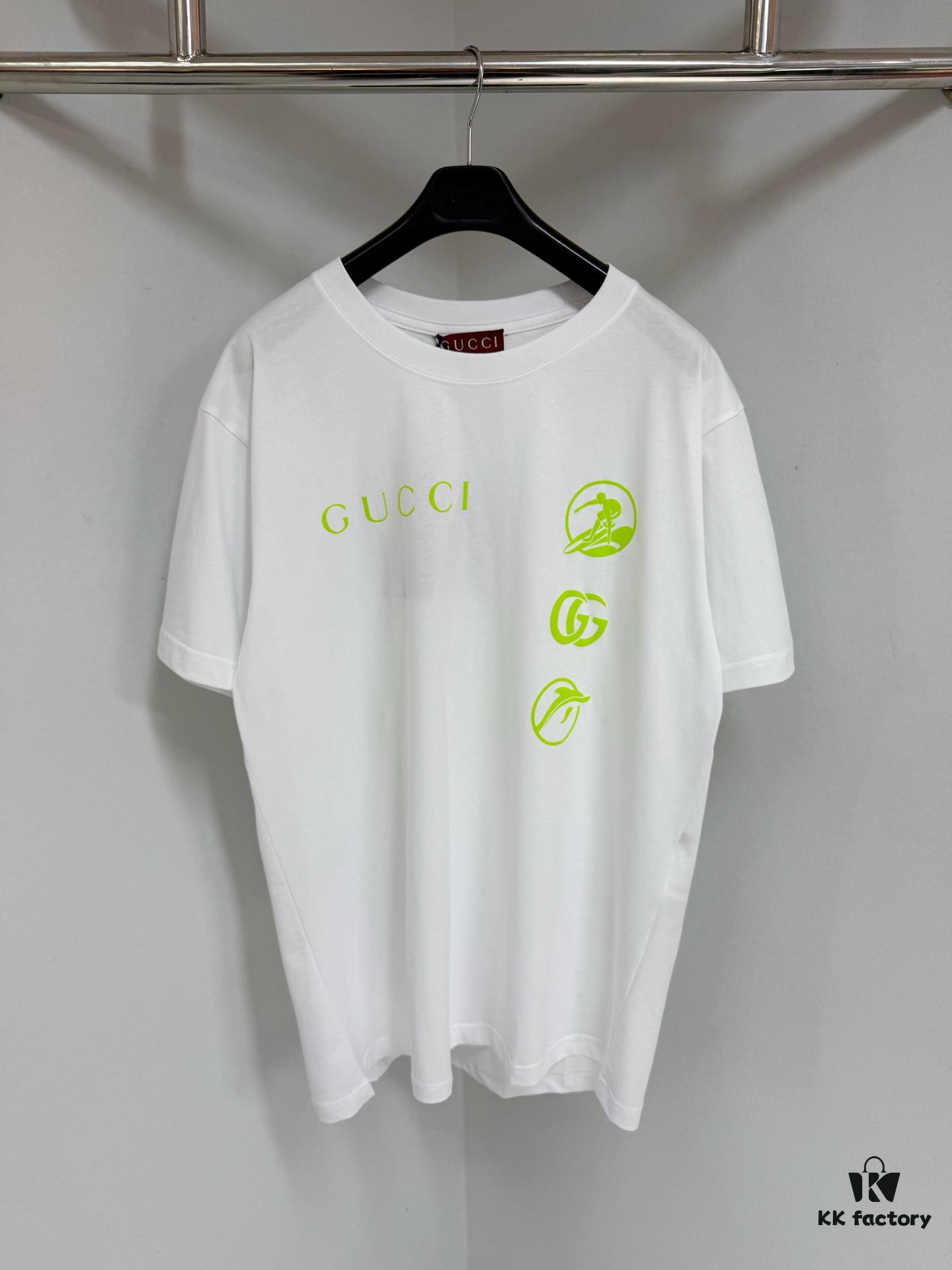 69312358908475d562cd9402 GUCCI 25SS Surfer New Pattern Letter Logo Print Round Neck T-Shirt, Spring/Summer 2025 Side Double G Design