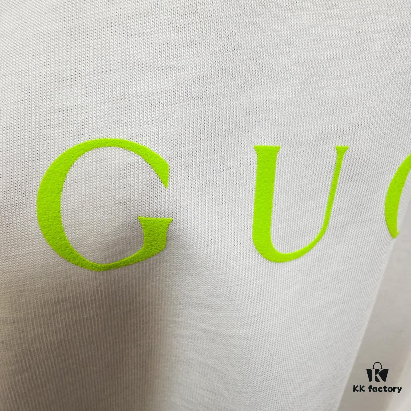 69312362908475d562cd9406 GUCCI 25SS Surfer New Pattern Letter Logo Print Round Neck T-Shirt, Spring/Summer 2025 Side Double G Design
