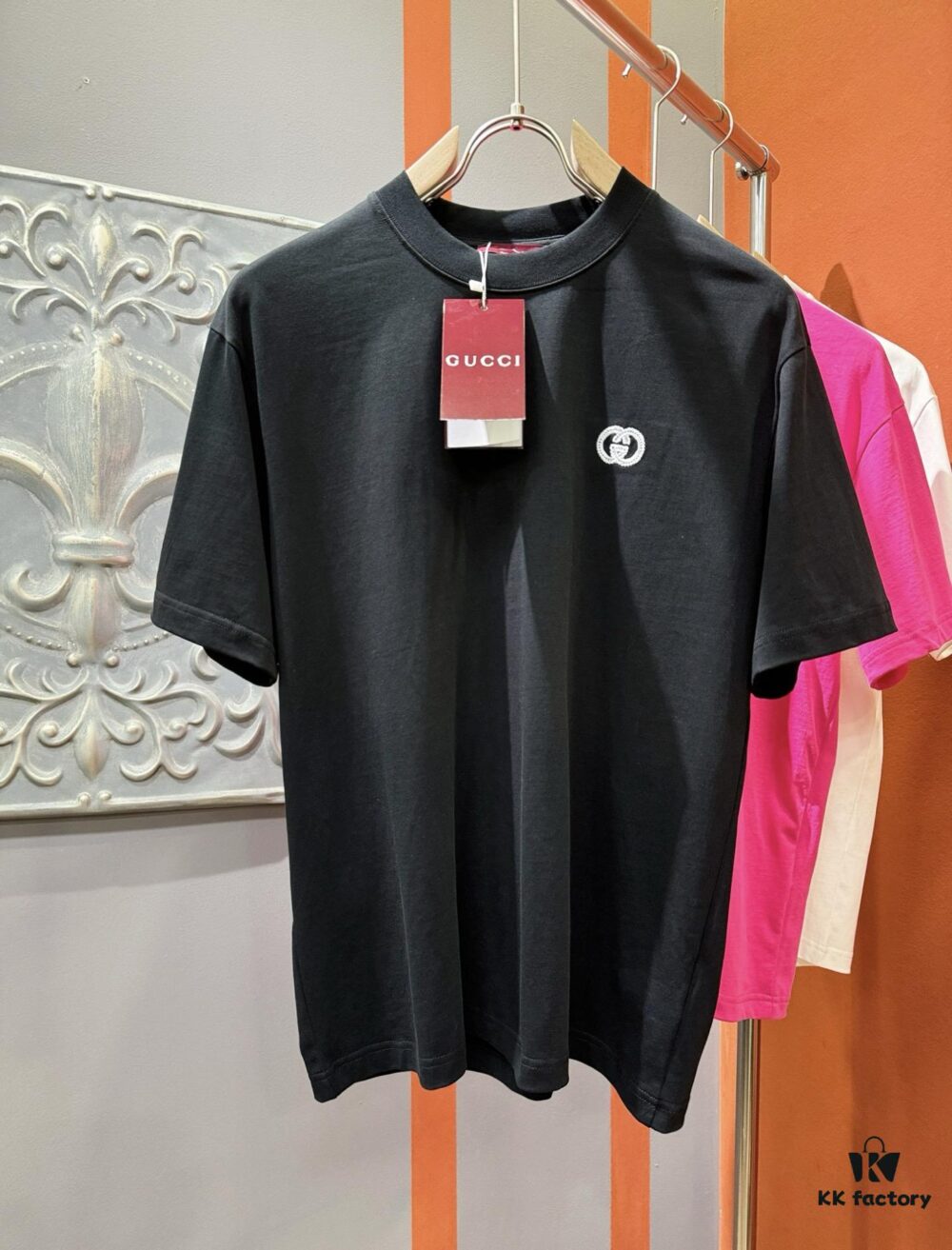 69312372908475d562cd940a Gucci 2025 Spring/Summer New Short Sleeve T-Shirt! Runway Pattern Fashion Casual Tee with Signature Logo Design! Premium 100% Cotton Fabric, Soft and Skin-Friendly Texture, Exceptional Comfort and Breathability – A Must-Have in Real Life! Gender-Neutral Unisex Style for Couples, Redefining Modern Fashion Elegance! Distinct from Market Versions, Complete with Three Authentic Labels, Unisex Design. High-End Collection!