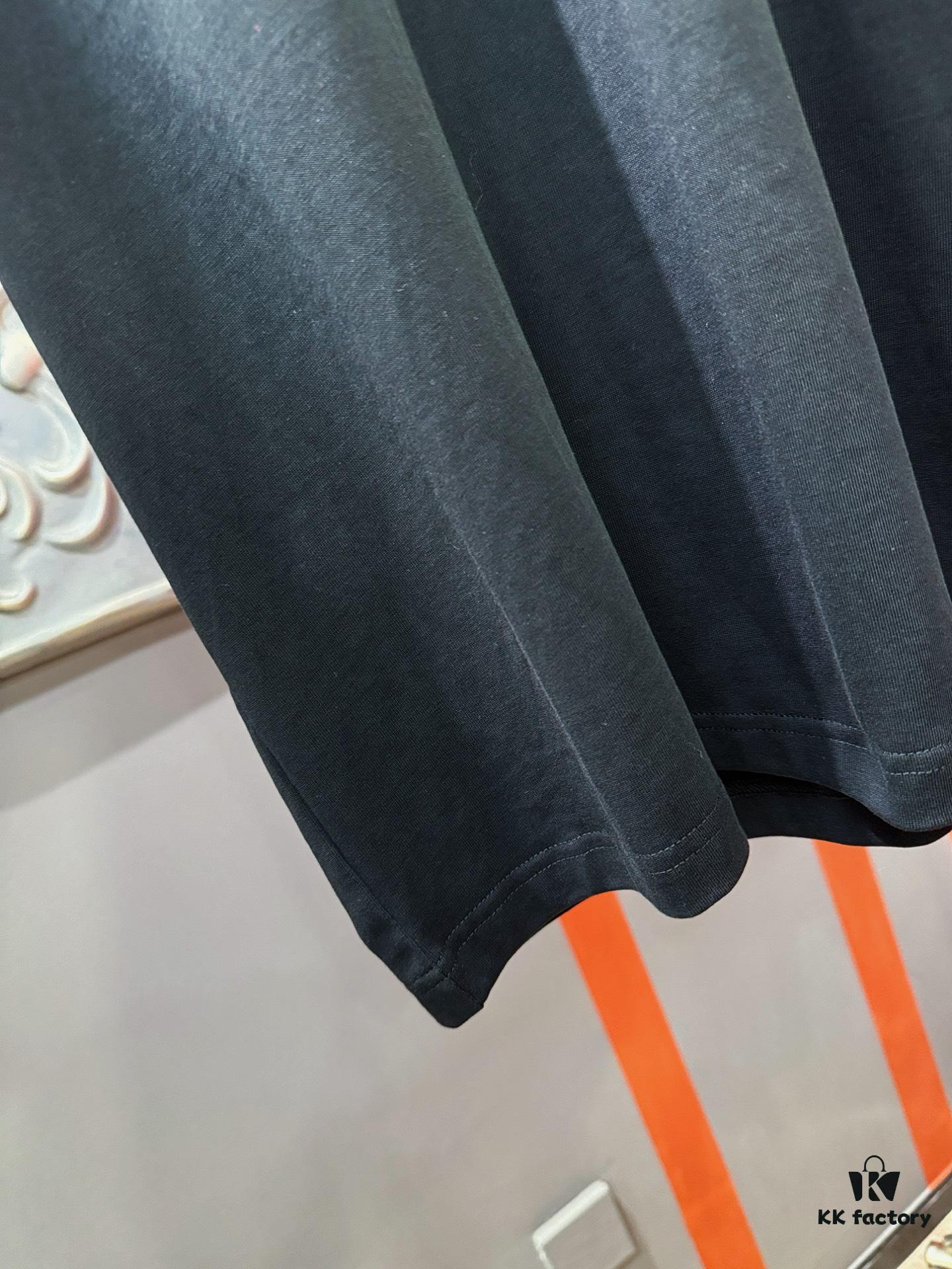 6931238b908475d562cd940f Gucci 2025 Spring/Summer New Short Sleeve T-Shirt! Runway Pattern Fashion Casual Tee with Signature Logo Design! Premium 100% Cotton Fabric, Soft and Skin-Friendly Texture, Exceptional Comfort and Breathability – A Must-Have in Real Life! Gender-Neutral Unisex Style for Couples, Redefining Modern Fashion Elegance! Distinct from Market Versions, Complete with Three Authentic Labels, Unisex Design. High-End Collection!