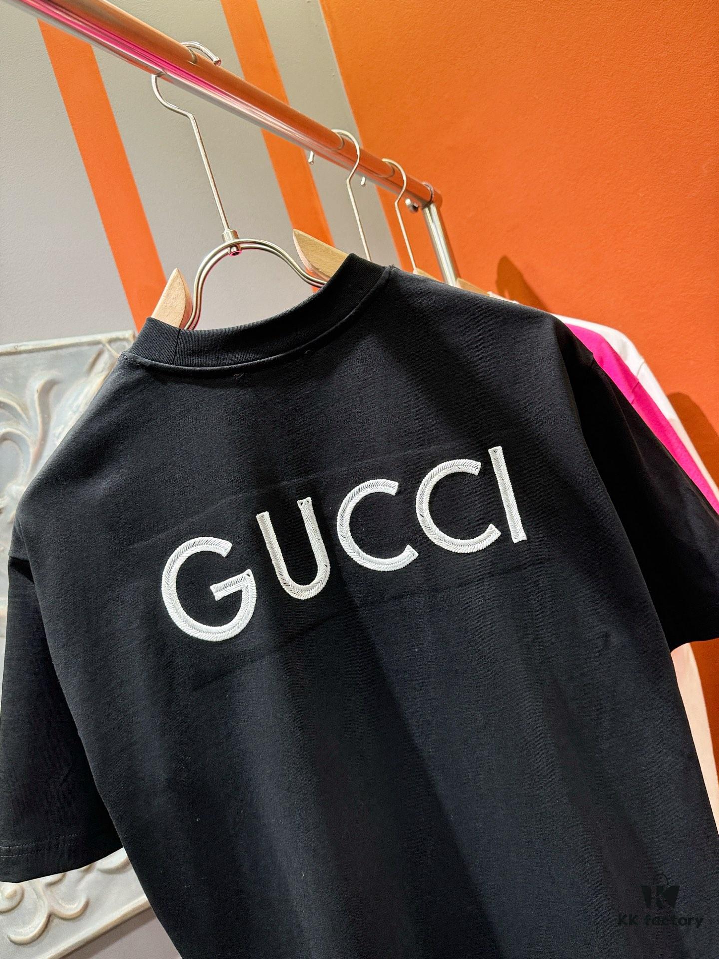 6931238d908475d562cd9410 Gucci 2025 Spring/Summer New Short Sleeve T-Shirt! Runway Pattern Fashion Casual Tee with Signature Logo Design! Premium 100% Cotton Fabric, Soft and Skin-Friendly Texture, Exceptional Comfort and Breathability – A Must-Have in Real Life! Gender-Neutral Unisex Style for Couples, Redefining Modern Fashion Elegance! Distinct from Market Versions, Complete with Three Authentic Labels, Unisex Design. High-End Collection!