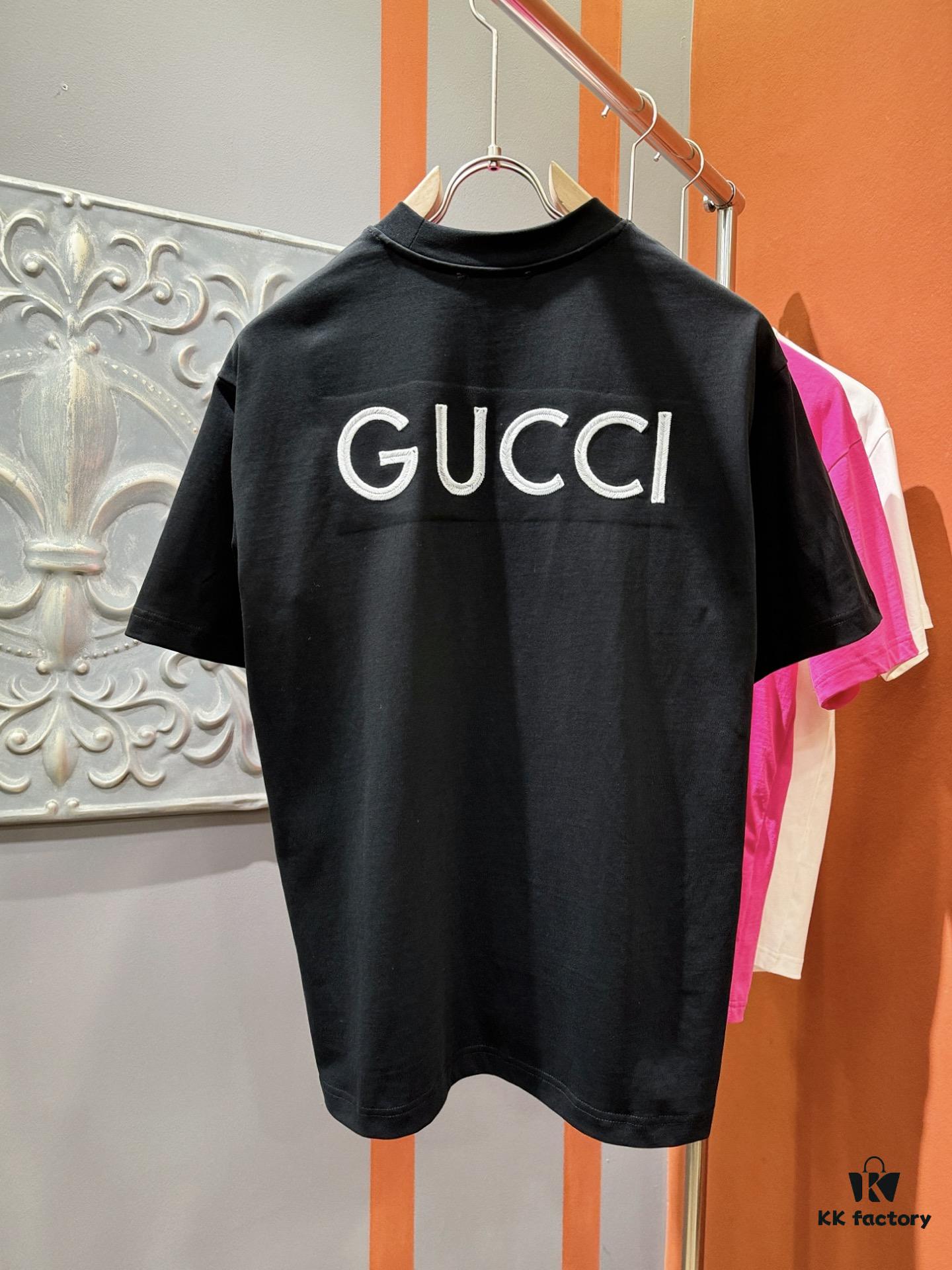 69312395908475d562cd9412 Gucci 2025 Spring/Summer New Short Sleeve T-Shirt! Runway Pattern Fashion Casual Tee with Signature Logo Design! Premium 100% Cotton Fabric, Soft and Skin-Friendly Texture, Exceptional Comfort and Breathability – A Must-Have in Real Life! Gender-Neutral Unisex Style for Couples, Redefining Modern Fashion Elegance! Distinct from Market Versions, Complete with Three Authentic Labels, Unisex Design. High-End Collection!