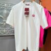 Gucci 2025 Spring/Summer New Short Sleeve T-Shirt! Runway Pattern Fashion Casual Tee with Signature Logo Design! Premium 100% Cotton Fabric, Soft and Skin-Friendly Texture, Exceptionally Comfortable and Breathable Wear. Unisex Couple Style Offering a Fresh Fashion Vibe, Distinguishing from Market Versions with Complete Triple Labels. High-End Collection, Unisex Sizing.