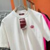Gucci 2025 Spring/Summer New Short Sleeve T-Shirt! Runway Pattern Fashion Casual Tee with Signature Logo Design! Premium 100% Cotton Fabric, Soft and Skin-Friendly Texture, Exceptionally Comfortable and Breathable Wear. Unisex Couple Style Offering a Fresh Fashion Vibe, Distinguishing from Market Versions with Complete Triple Labels. High-End Collection, Unisex Sizing.
