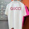Gucci 2025 Spring/Summer New Short Sleeve T-Shirt! Runway Pattern Fashion Casual Tee with Signature Logo Design! Premium 100% Cotton Fabric, Soft and Skin-Friendly Texture, Exceptionally Comfortable and Breathable Wear. Unisex Couple Style Offering a Fresh Fashion Vibe, Distinguishing from Market Versions with Complete Triple Labels. High-End Collection, Unisex Sizing.
