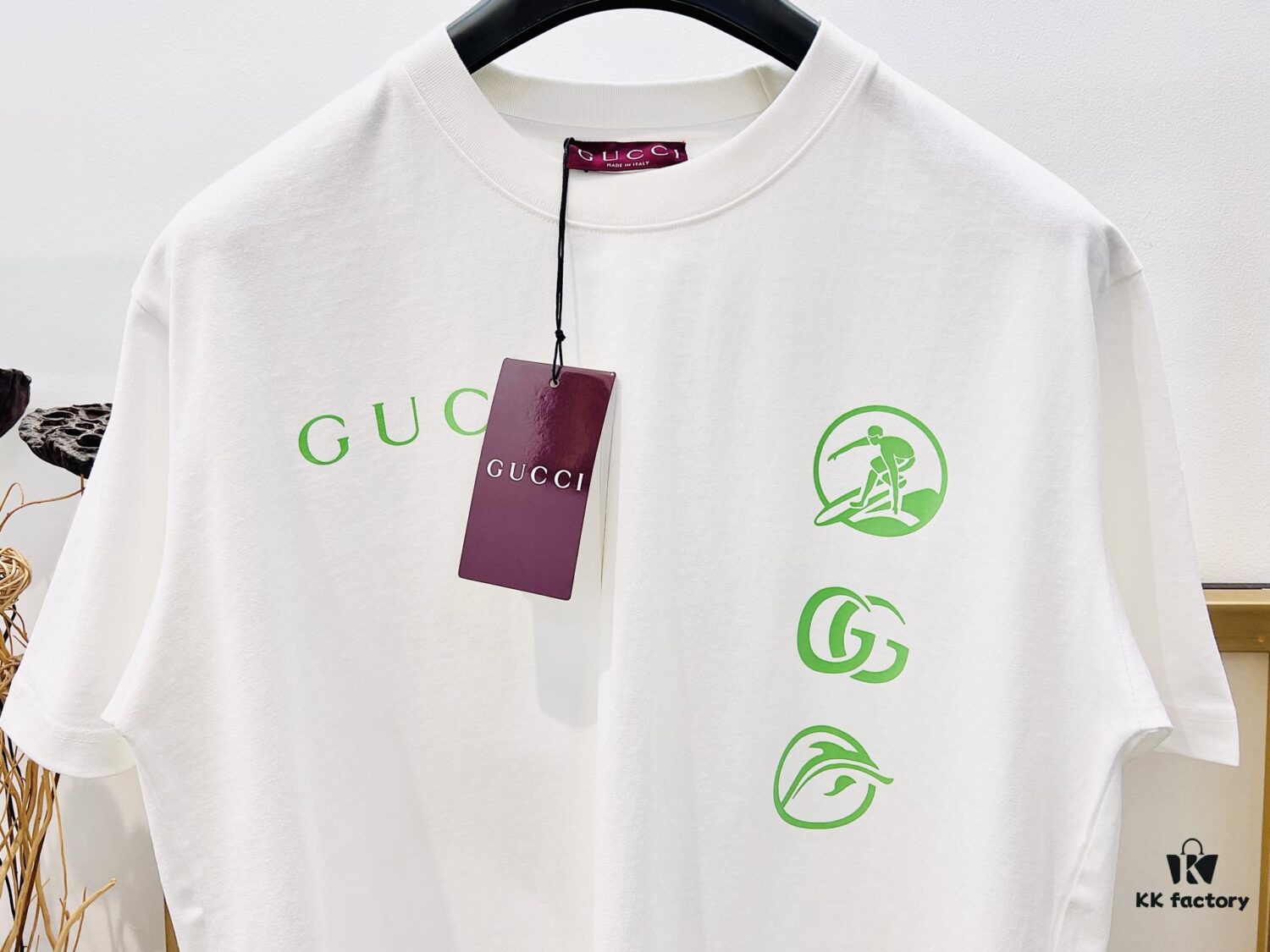 69312429908475d562cd942e Gucci 2025FW Spring-Summer Oversized Cotton Knit T-Shirt with Gucci Logo Print and Surfer Graphic, Heavyweight Short-Sleeve Tee