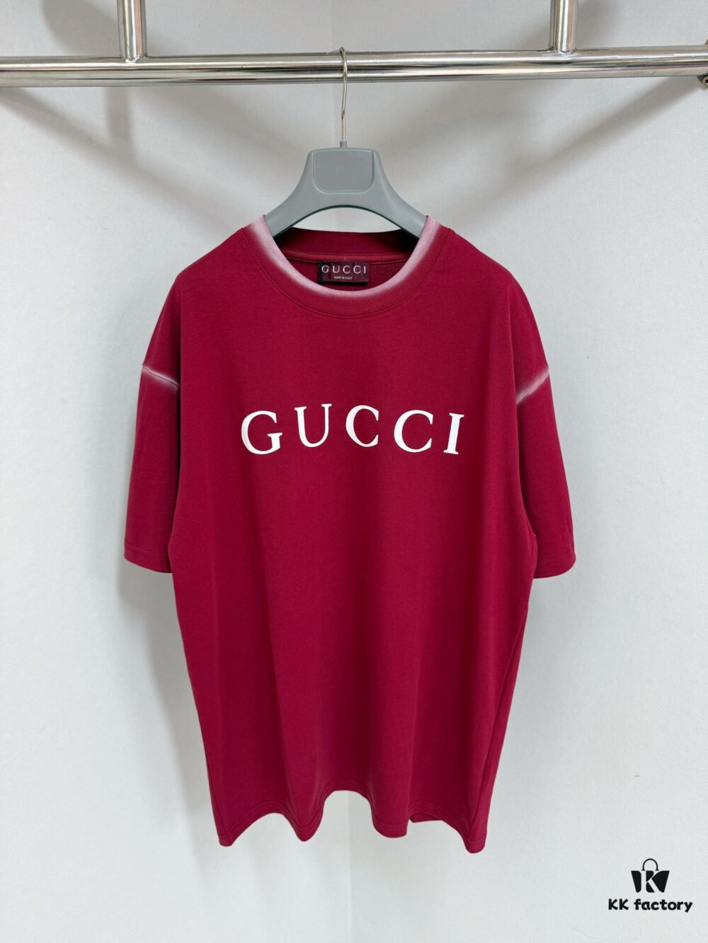 69312480908475d562cd9444 GUCCI 25SS Gucci Printed Cotton Knit T-Shirt Short Sleeve Classic Letter with Spray-Painted Detail on Collar and Sleeves