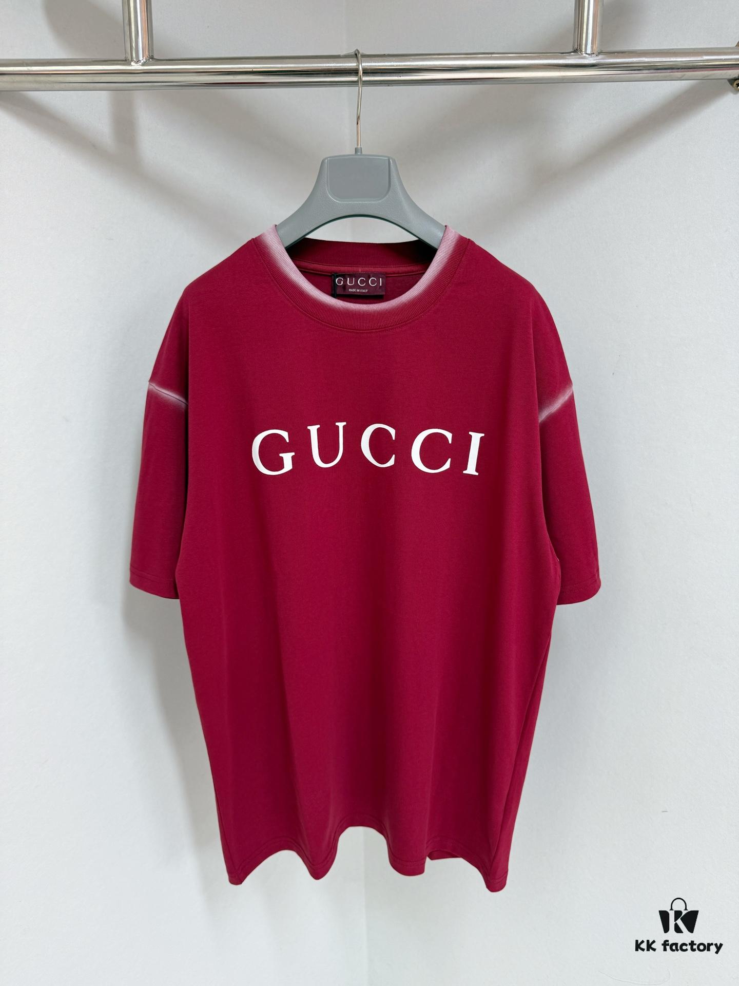 69312480908475d562cd9444 GUCCI 25SS Gucci Printed Cotton Knit T-Shirt Short Sleeve Classic Letter with Spray-Painted Detail on Collar and Sleeves