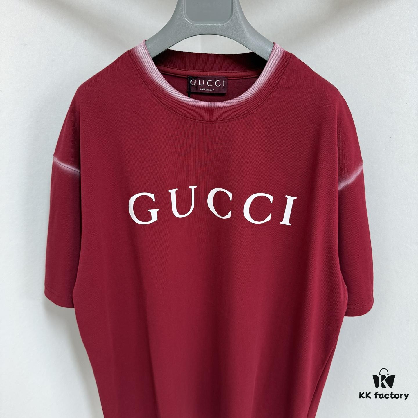 69312489908475d562cd9446 GUCCI 25SS Gucci Printed Cotton Knit T-Shirt Short Sleeve Classic Letter with Spray-Painted Detail on Collar and Sleeves