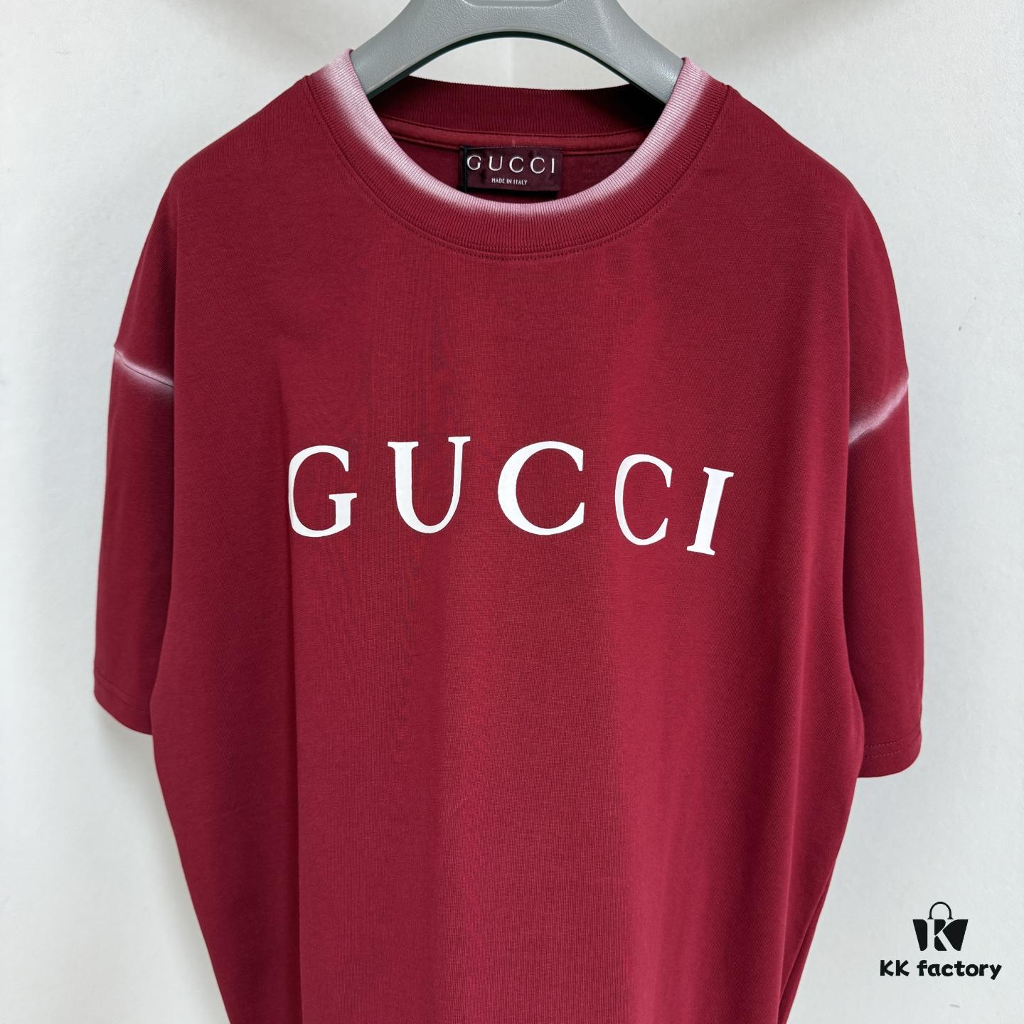 6931248b908475d562cd9447 GUCCI 25SS Gucci Printed Cotton Knit T-Shirt Short Sleeve Classic Letter with Spray-Painted Detail on Collar and Sleeves