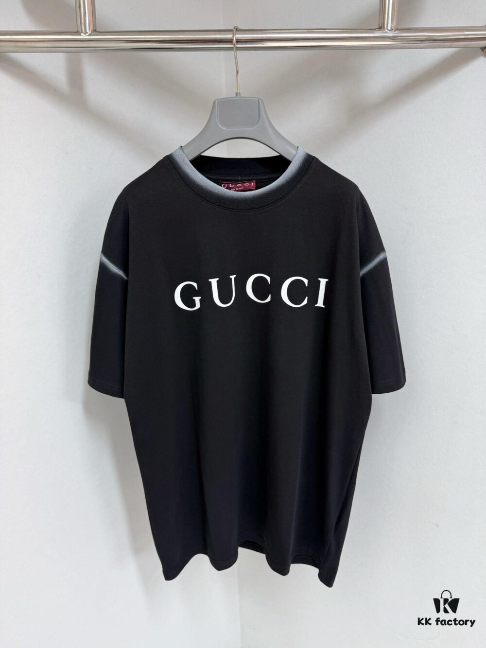 6931249c908475d562cd944e GUCCI 25SS Gucci Printed Cotton Knit T-Shirt Short Sleeve with Classic Letter Logo, Spray-Painted Detail on Collar and Sleeves