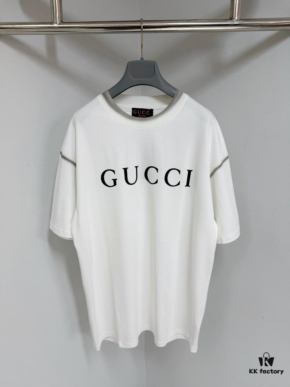 693124b7908475d562cd9456 GUCCI 25SS Gucci Printed Cotton Knit T-Shirt Short Sleeve Classic Letter with Spray Paint Decoration on Collar and Sleeves