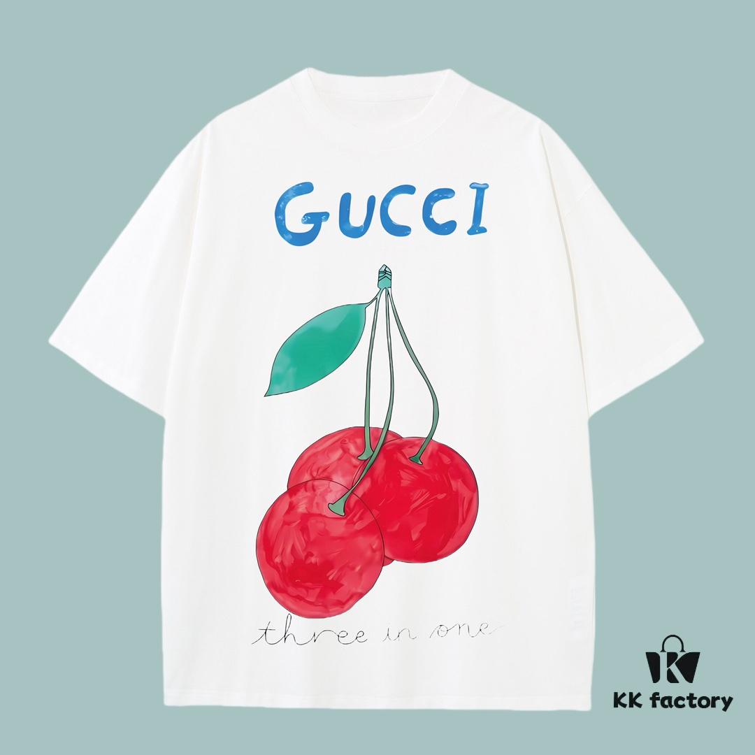 693126a2908475d562cd94e9 GUCCI 2025 Fall Spring/Summer Collection Cherry Pudding Short-Sleeve T-Shirt Premium Quality Limited Edition, Special Woven 270G 32-Count Double-Yarn Pure Cotton Fabric, Relaxed Unisex Fit