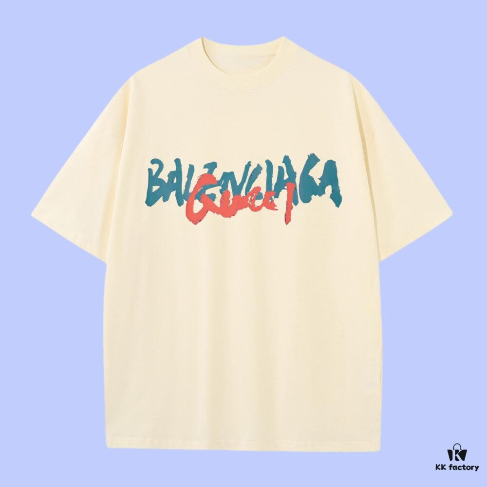 6931284e908475d562cd956f High-End Quality Gucci Collaborative 2025 Fall Spring/Summer Collection Color-Block Logo Short-Sleeve T-Shirt, Featuring Woven Logo Unlike Regular Printing, Crafted from 270G 32-Count Double-Yarn Pure Cotton Fabric with Relaxed Unisex Fit