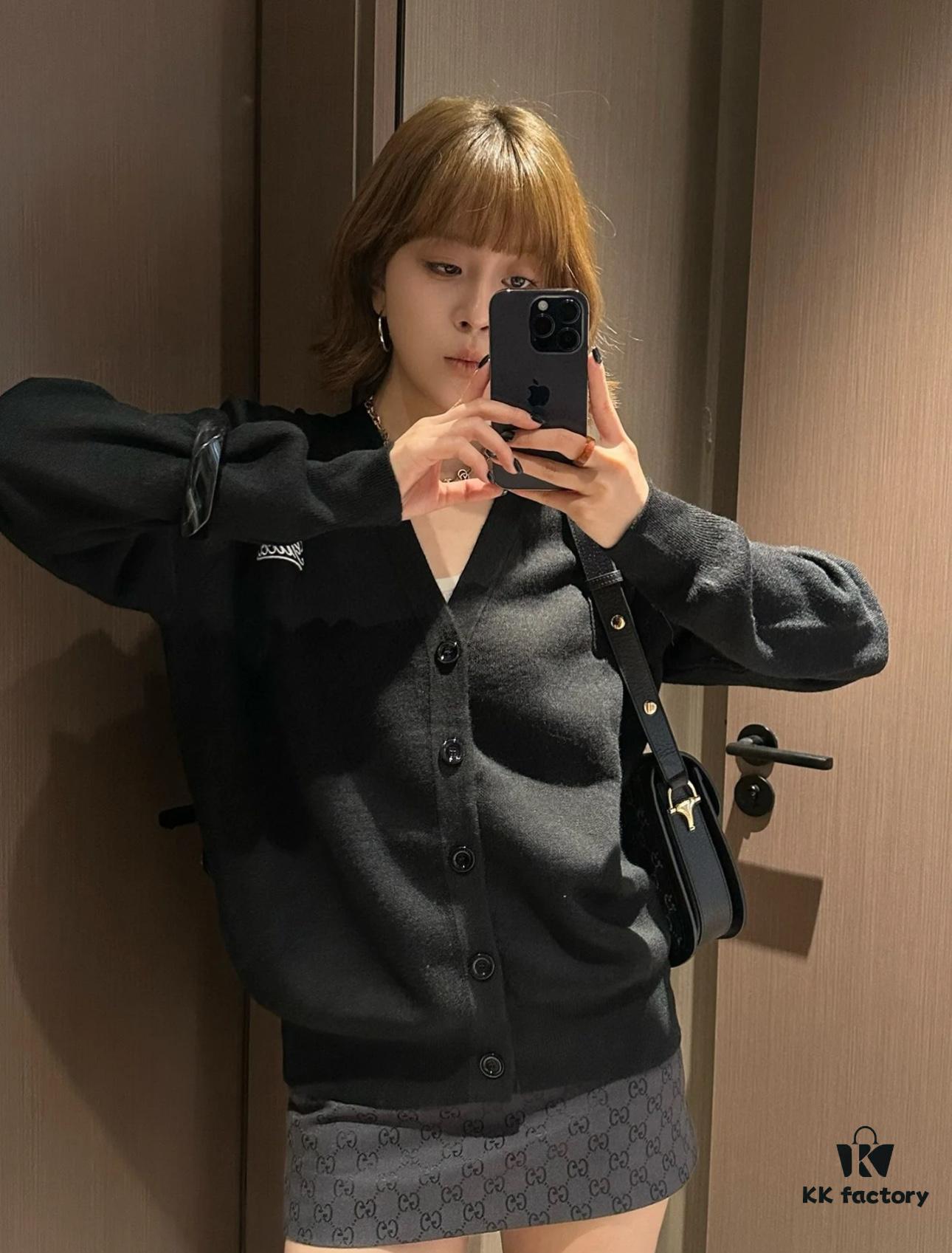 24 Autumn Bestseller GUCCI Black Ribbed Knit Button-Up Cardigan, Unisex High-End Wool Blend, Premium Craftsmanship, Perfect Fit, Smooth and Soft Fabric, Elegant and Stylish