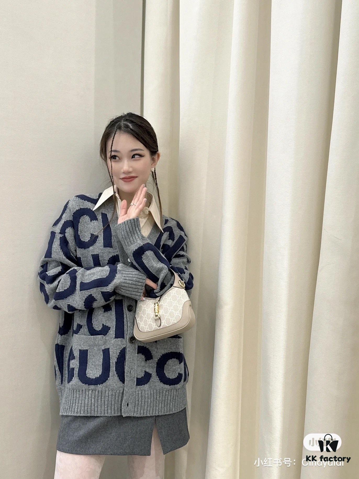 69312b20908475d562cd961b GUCCI Wool-Blend Knit Polo Collar Cardigan with Double G Logo Unisex